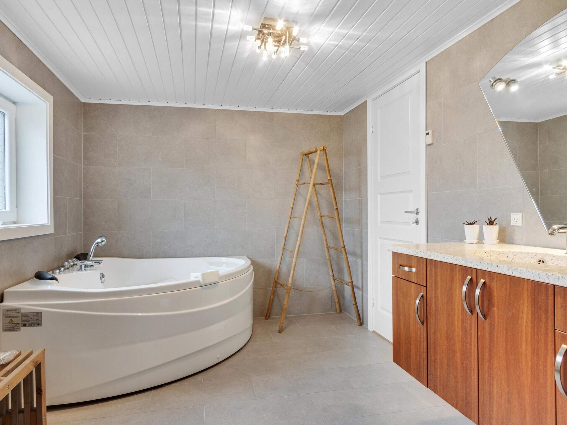 Gerenoveerd vakantiehuis bij Løkken met whirlpool en activiteitenruimte - foto 25