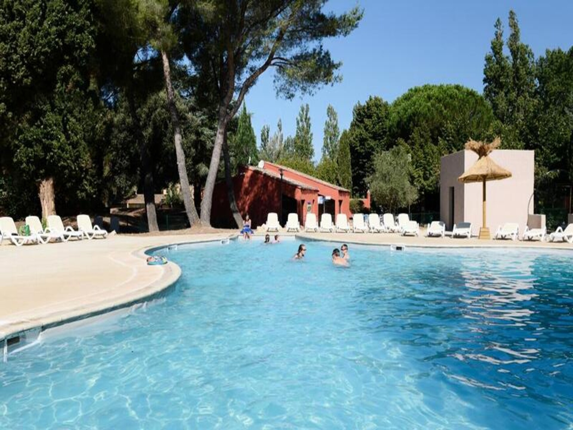 Ruim appartement voor 5 in Arles met zwembad, sauna en tuin - foto 1