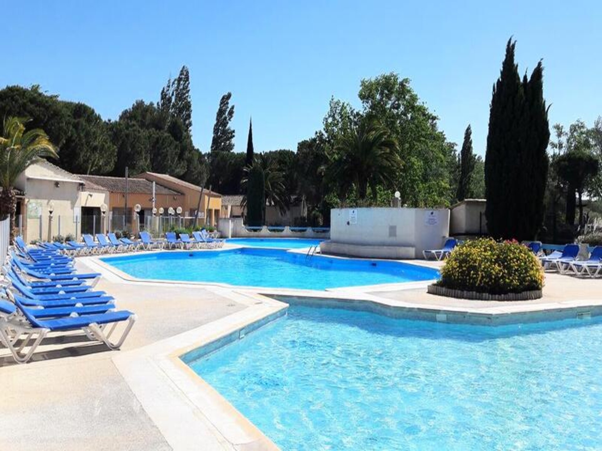 Ruim appartement voor 5 in Arles met zwembad, sauna en tuin - foto 2