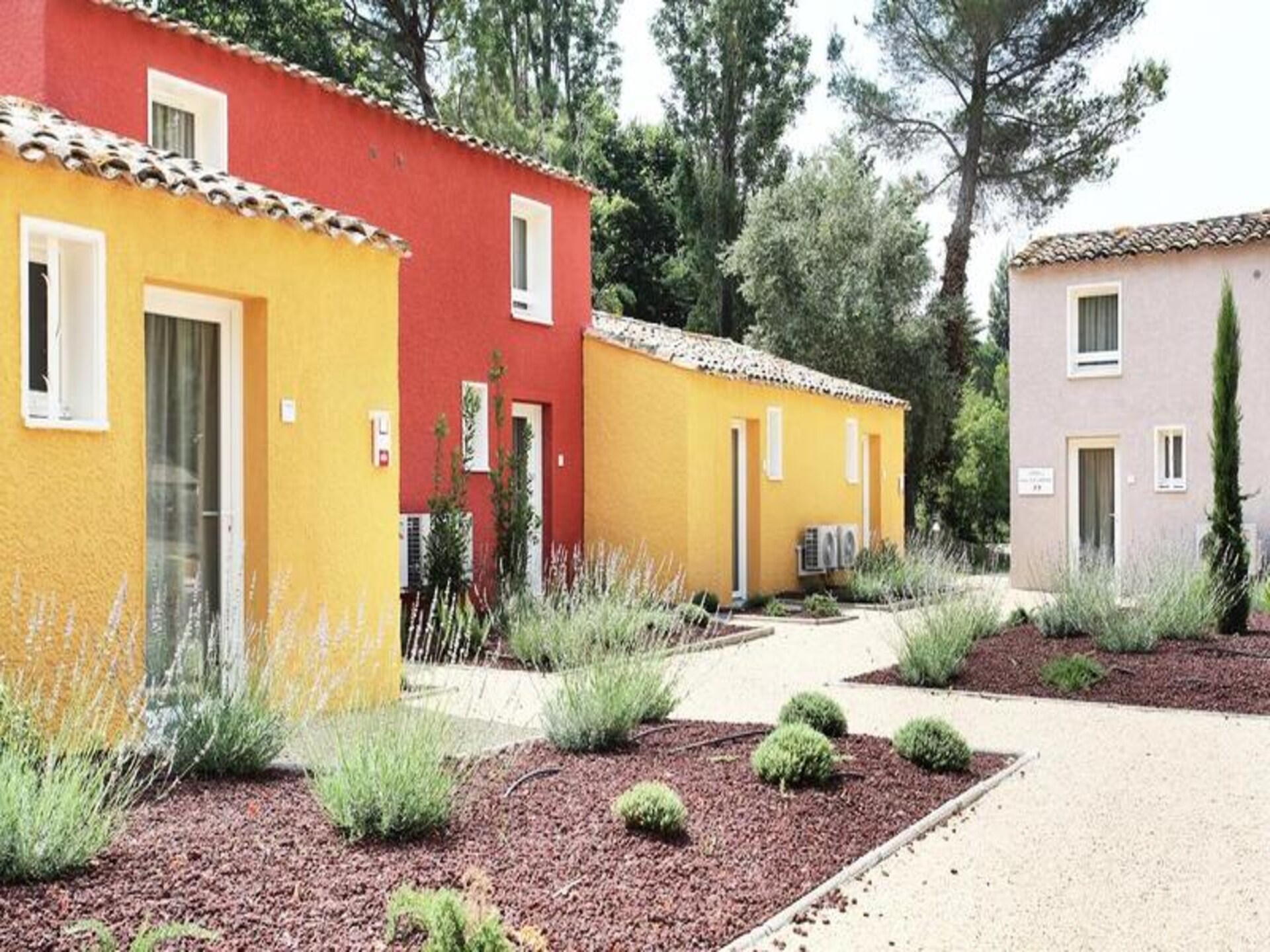 Ruim appartement voor 5 in Arles met zwembad, sauna en tuin - foto 3