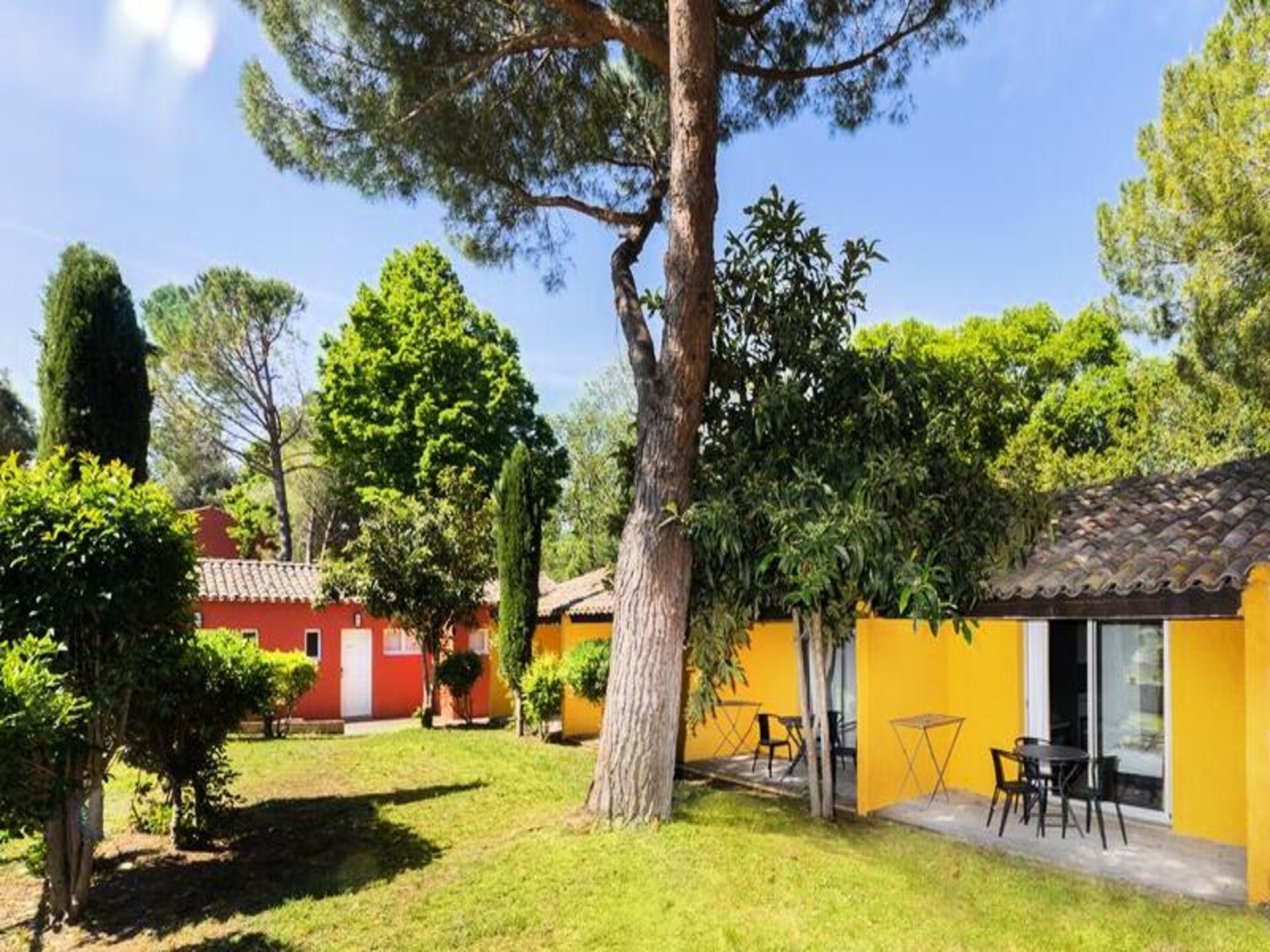 Comfortabel verblijf voor 2 bij Arles met zwembaden en tuin - foto 5