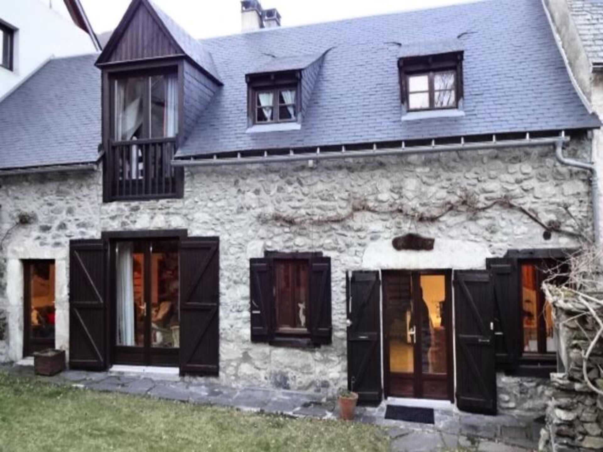 Authentieke Maison Mitoyenne in Guchen: ruimte voor 10 personen met zuidtuin - foto 12