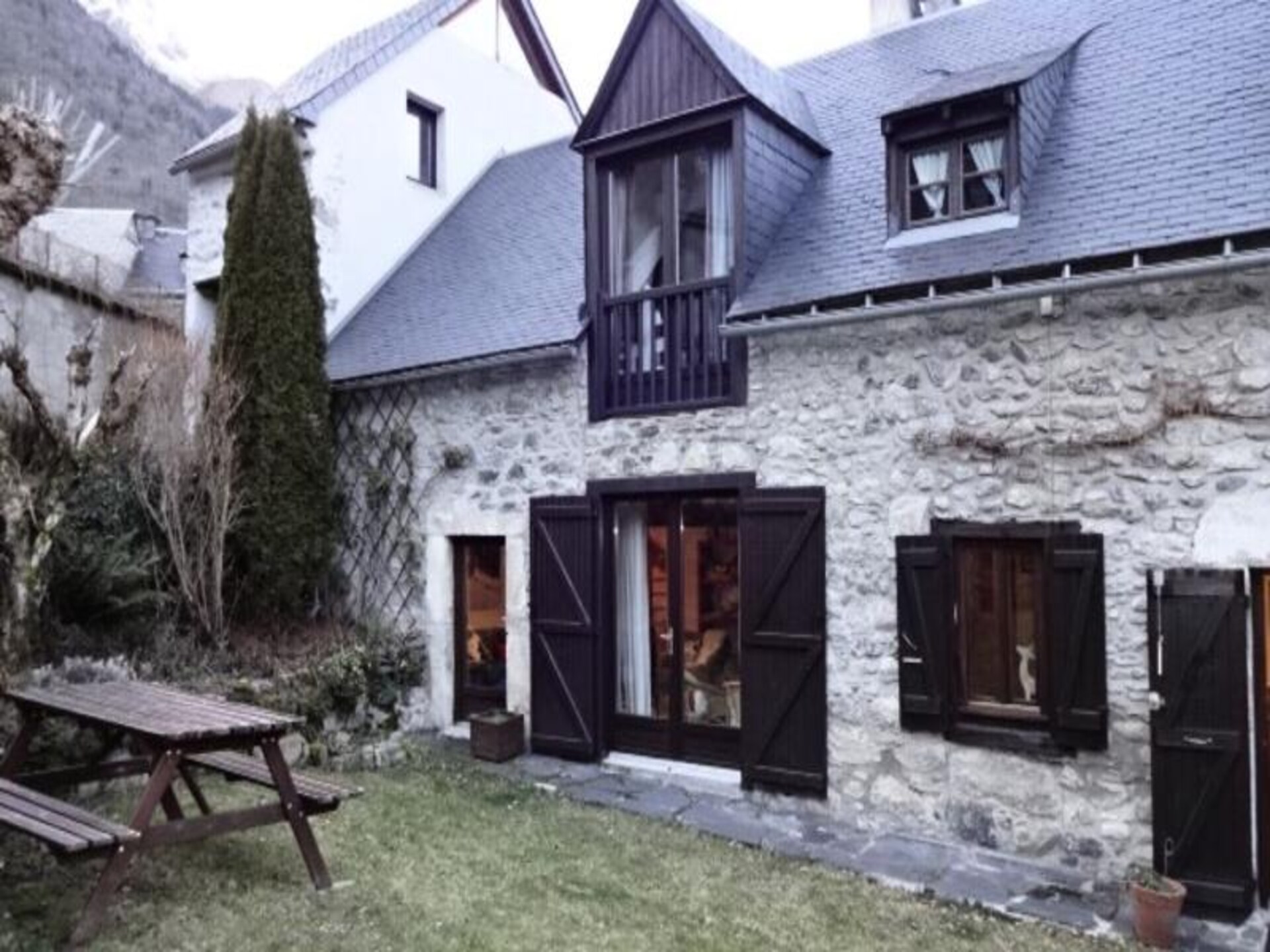 Authentieke Maison Mitoyenne in Guchen: ruimte voor 10 personen met zuidtuin - foto 14