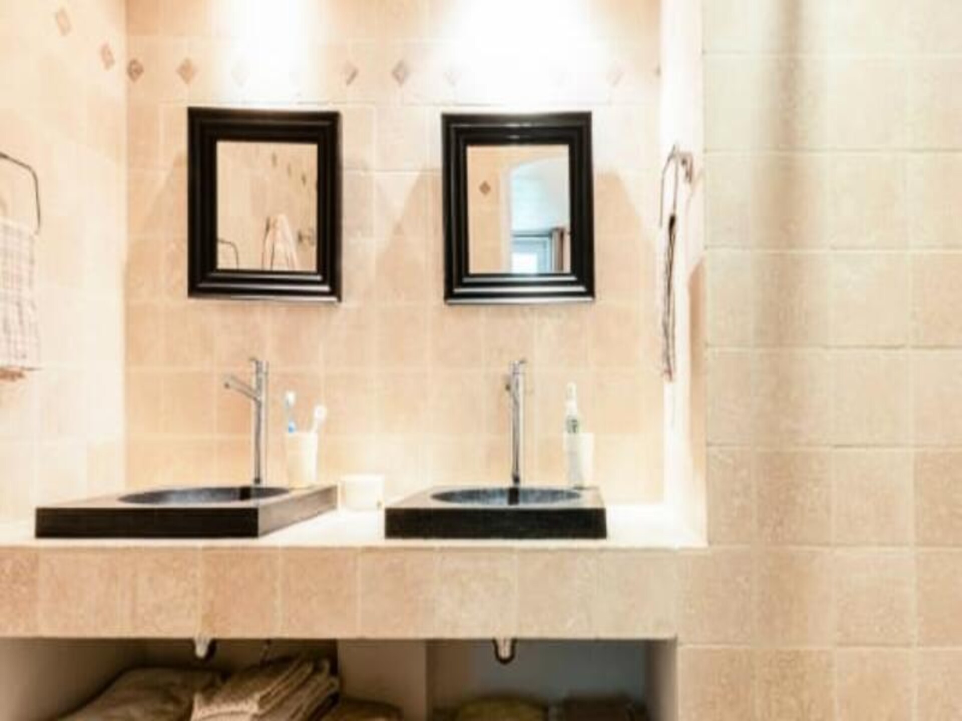 Authentiek familiehuis in Provence met 8 slaapkamers, privézwembad en grote tuin - foto 38