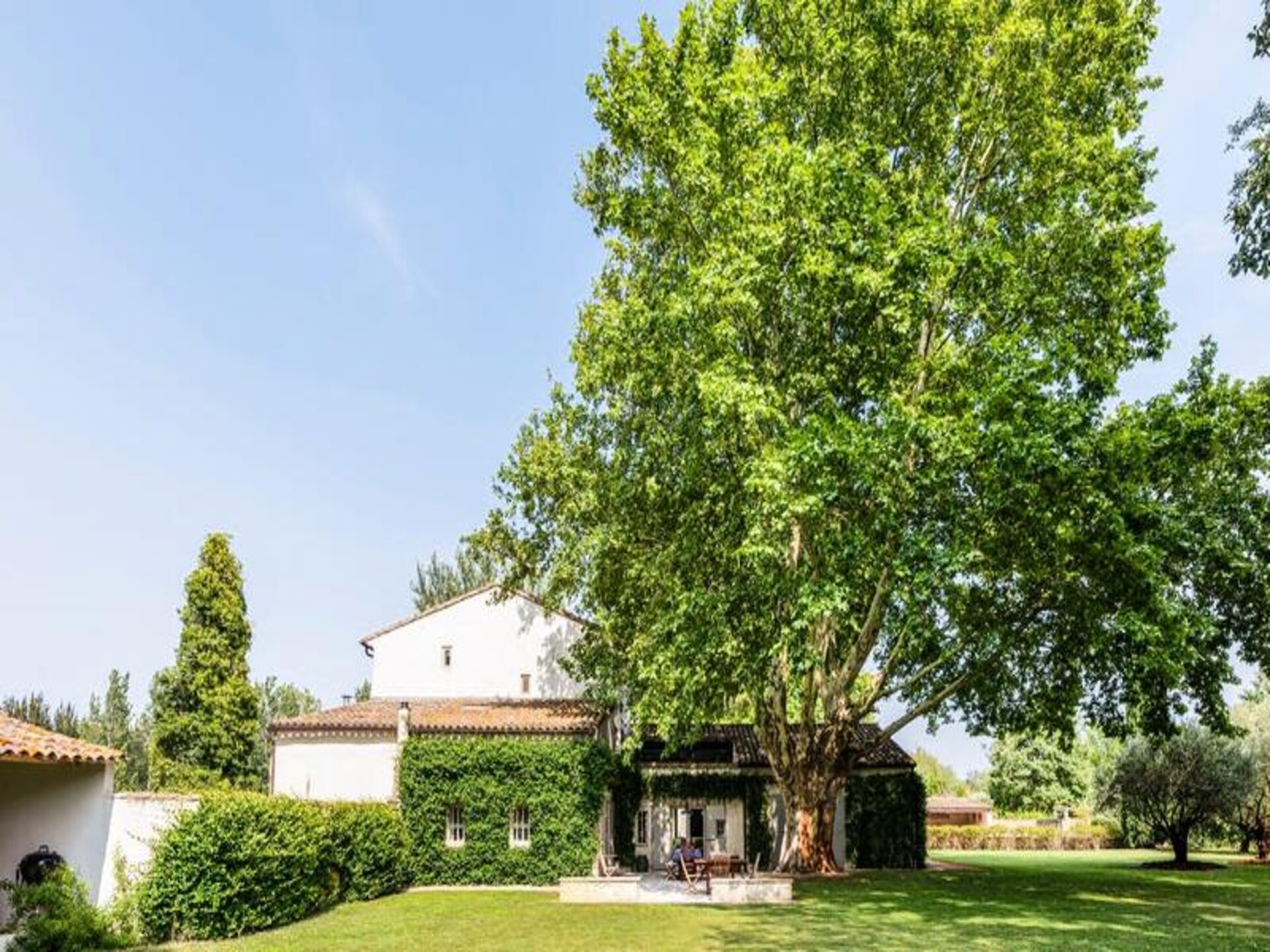Authentiek familiehuis in Provence met 8 slaapkamers, privézwembad en grote tuin - foto 44