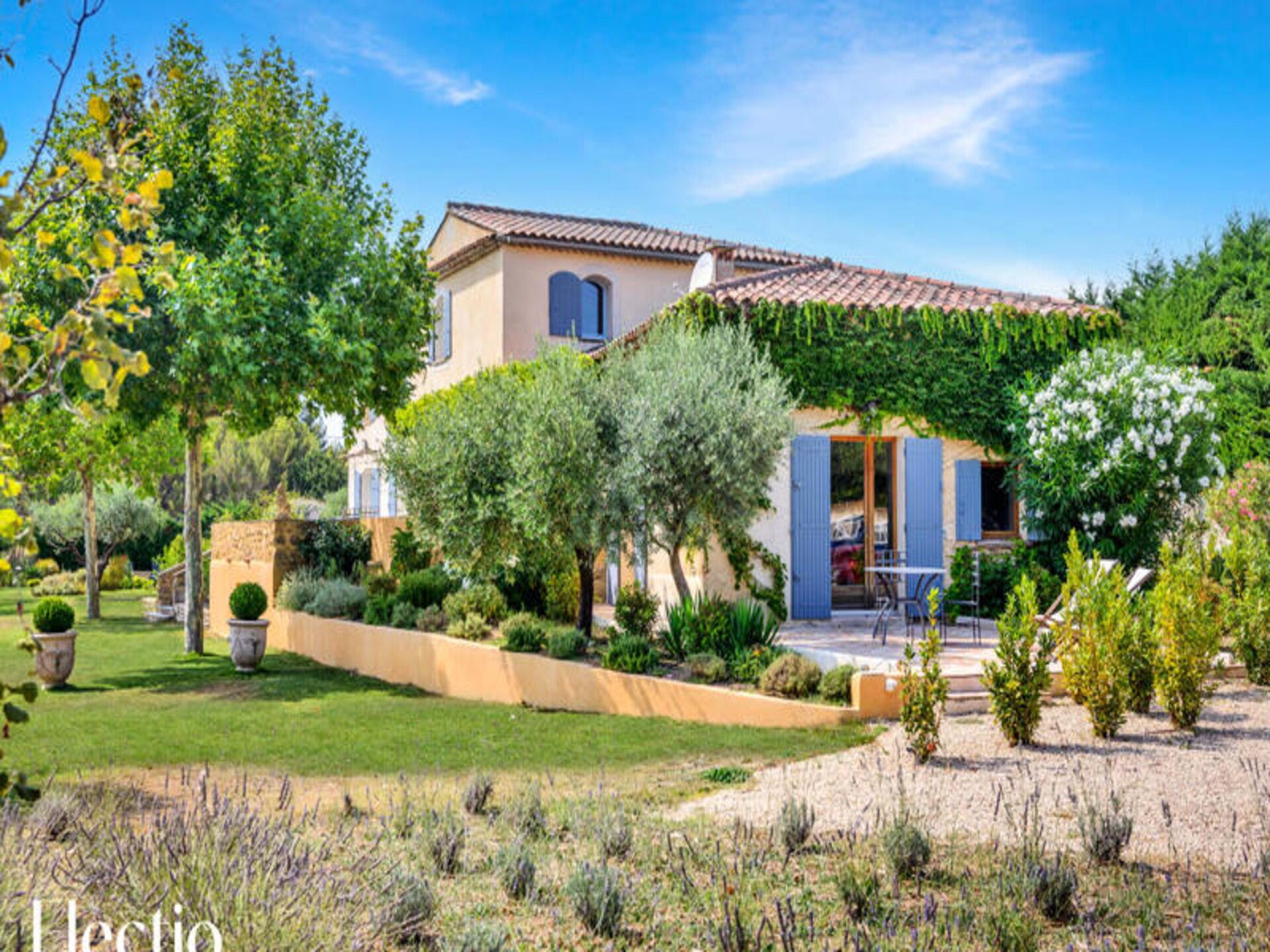 Stijlvol appartement met privéterras in het hart van Lourmarin - foto 1