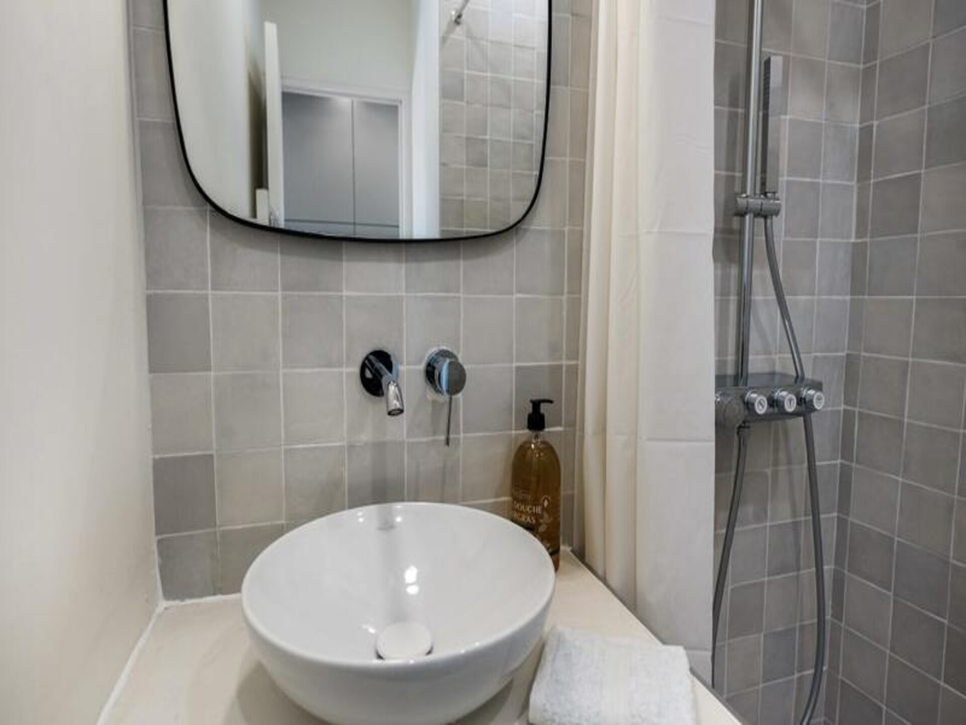 La Tourterelle: Stijlvol appartement in het historische hart van Pertuis - foto 12