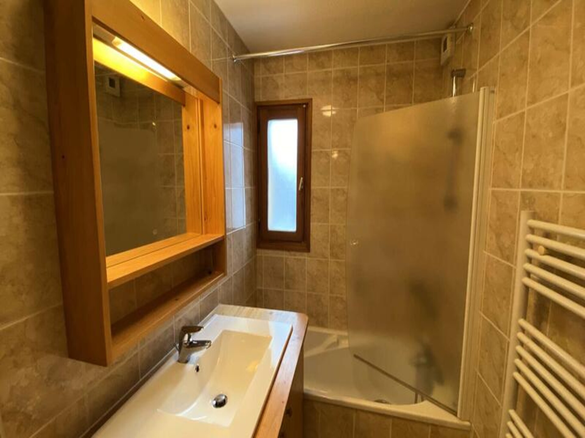Appartement 6 pers. met balkon op 3 km van pistes La Clusaz & Grand Bornand - foto 7