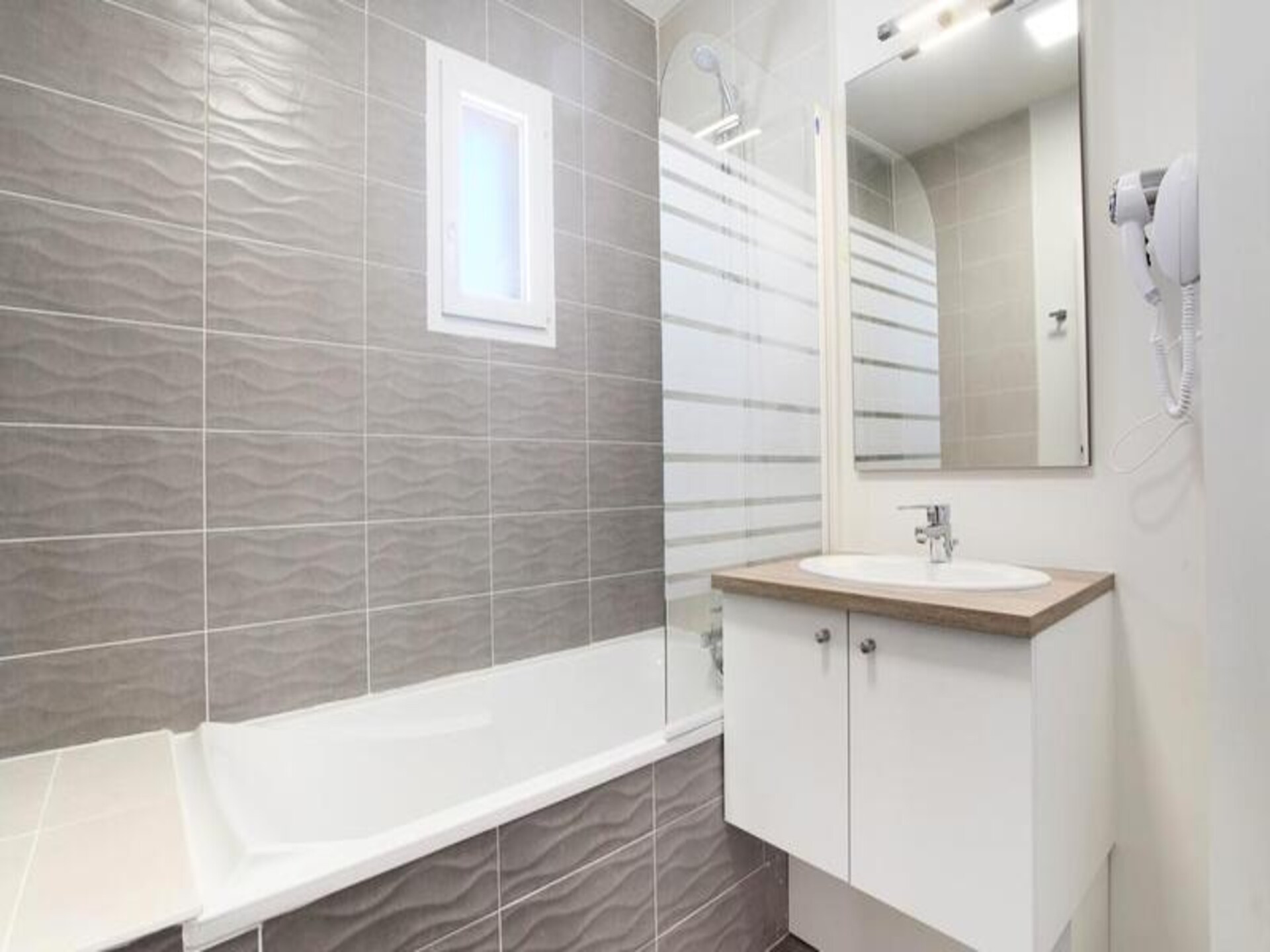 Licht appartement nabij middeleeuws Aigues-Mortes en strand op 6 km - foto 15
