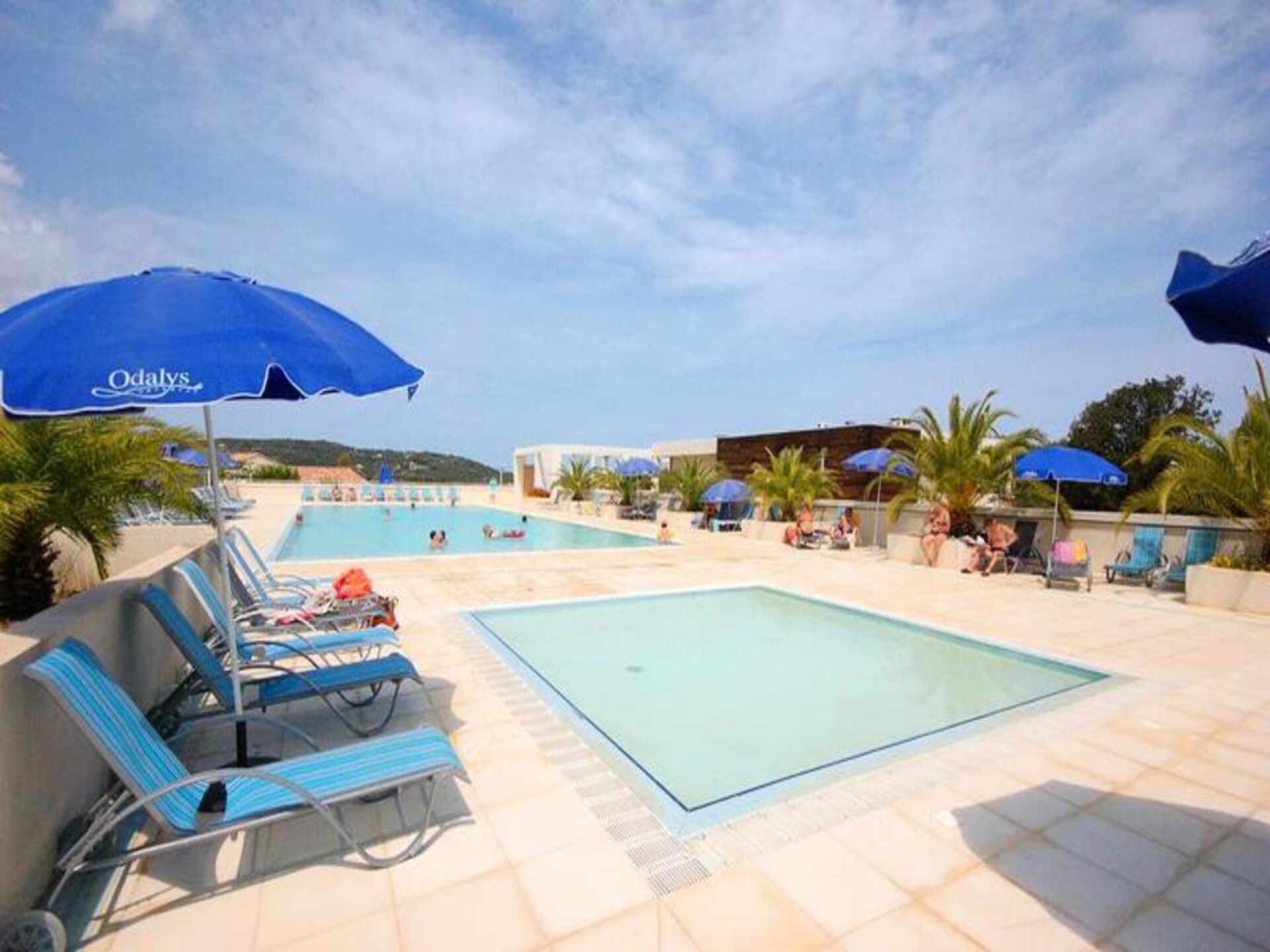 Knus appartement nabij strand Belgodère met tuin en zwembad - foto 7