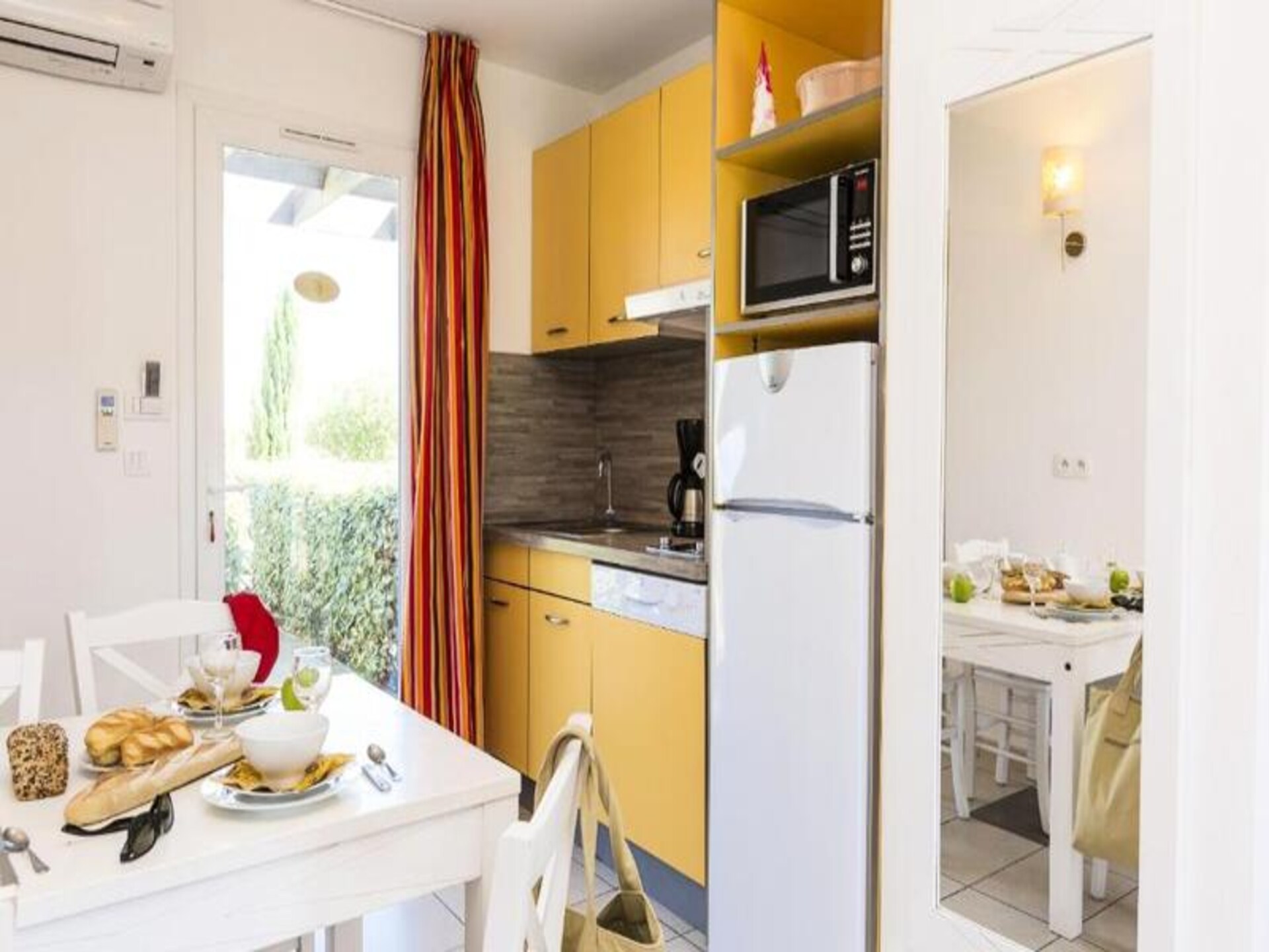 Knus appartement nabij strand Belgodère met tuin en zwembad - foto 13