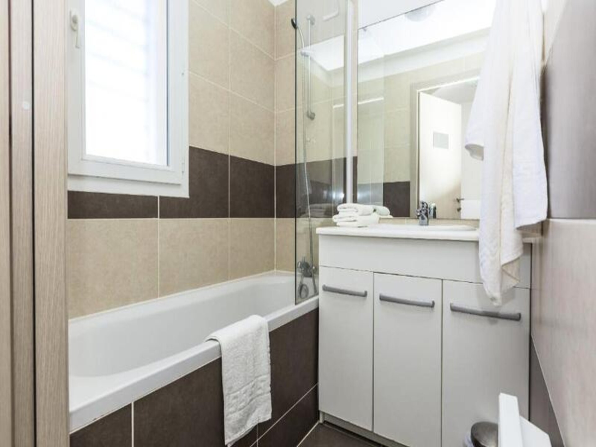 Knus appartement nabij strand Belgodère met tuin en zwembad - foto 14