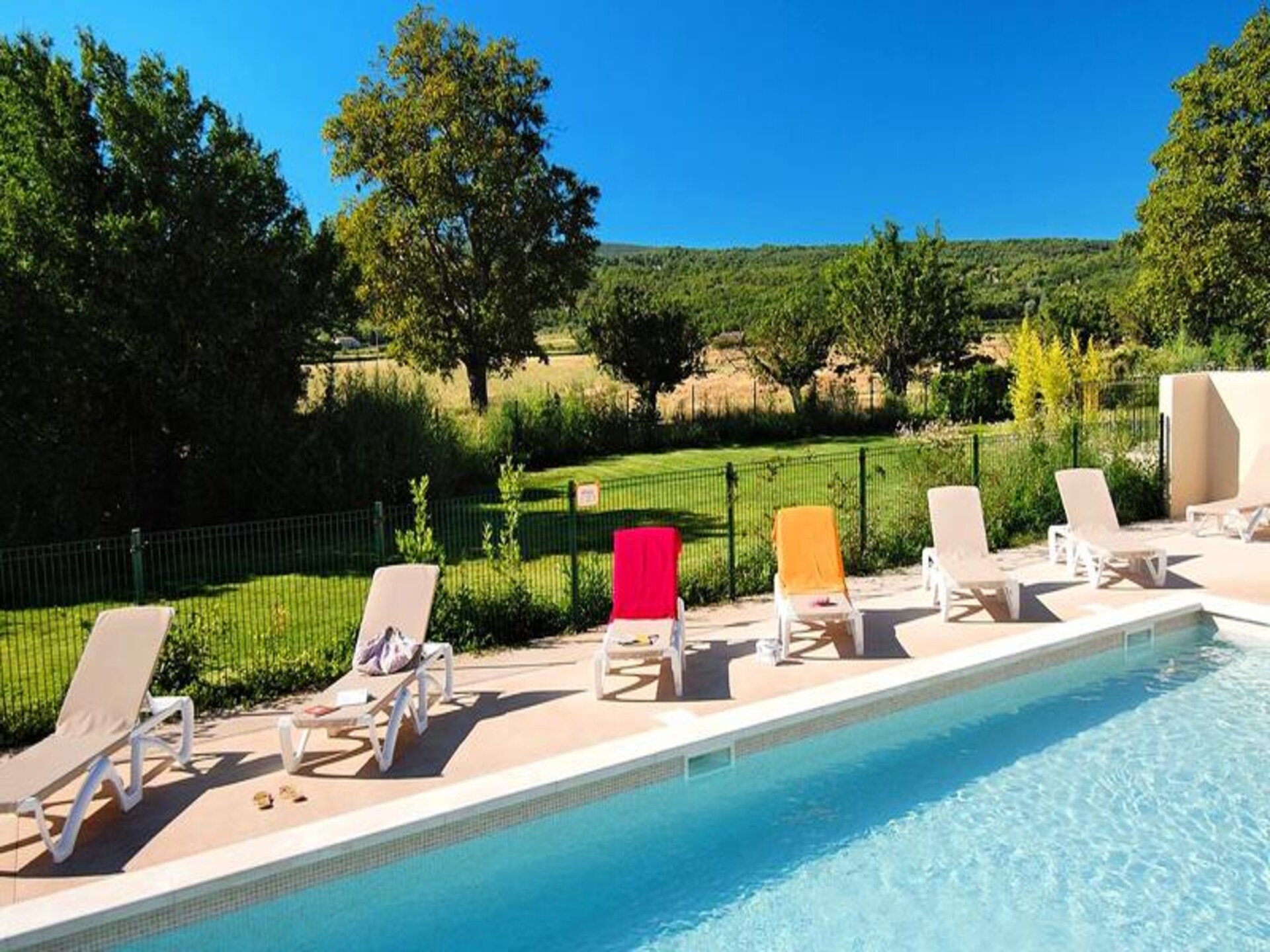 Ruim appartement voor 6 met airco en tuin bij Bonnieux in de Luberon - foto 1