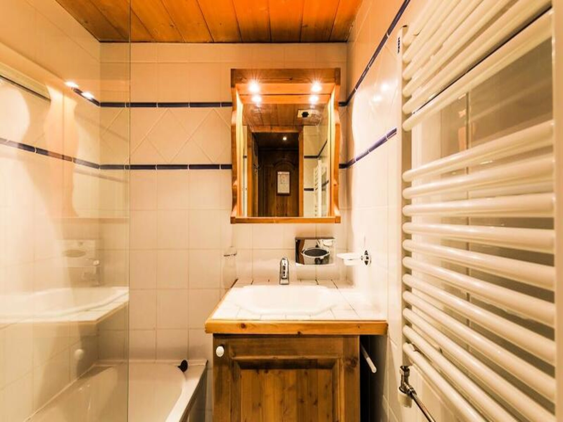 Knus appartement 4p in Méribel Village met zwembad, spa & uitzicht op de Alpen - foto 10