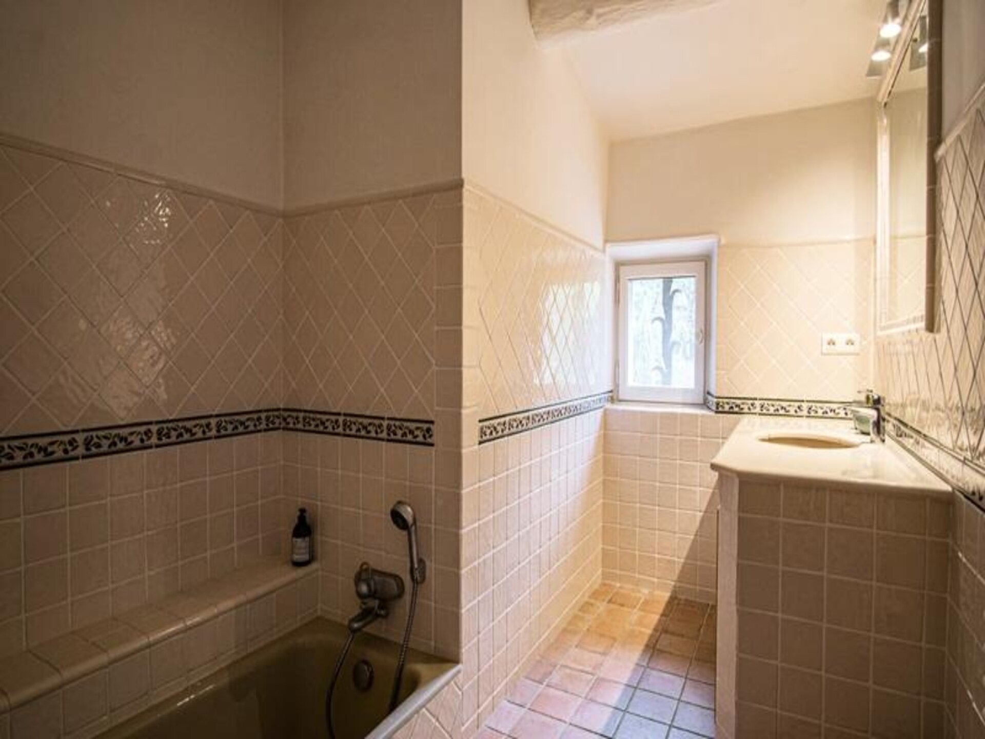 Uitzonderlijk vakantiehuis in Robion met zwembad en olijfgaard, 12 personen - foto 26