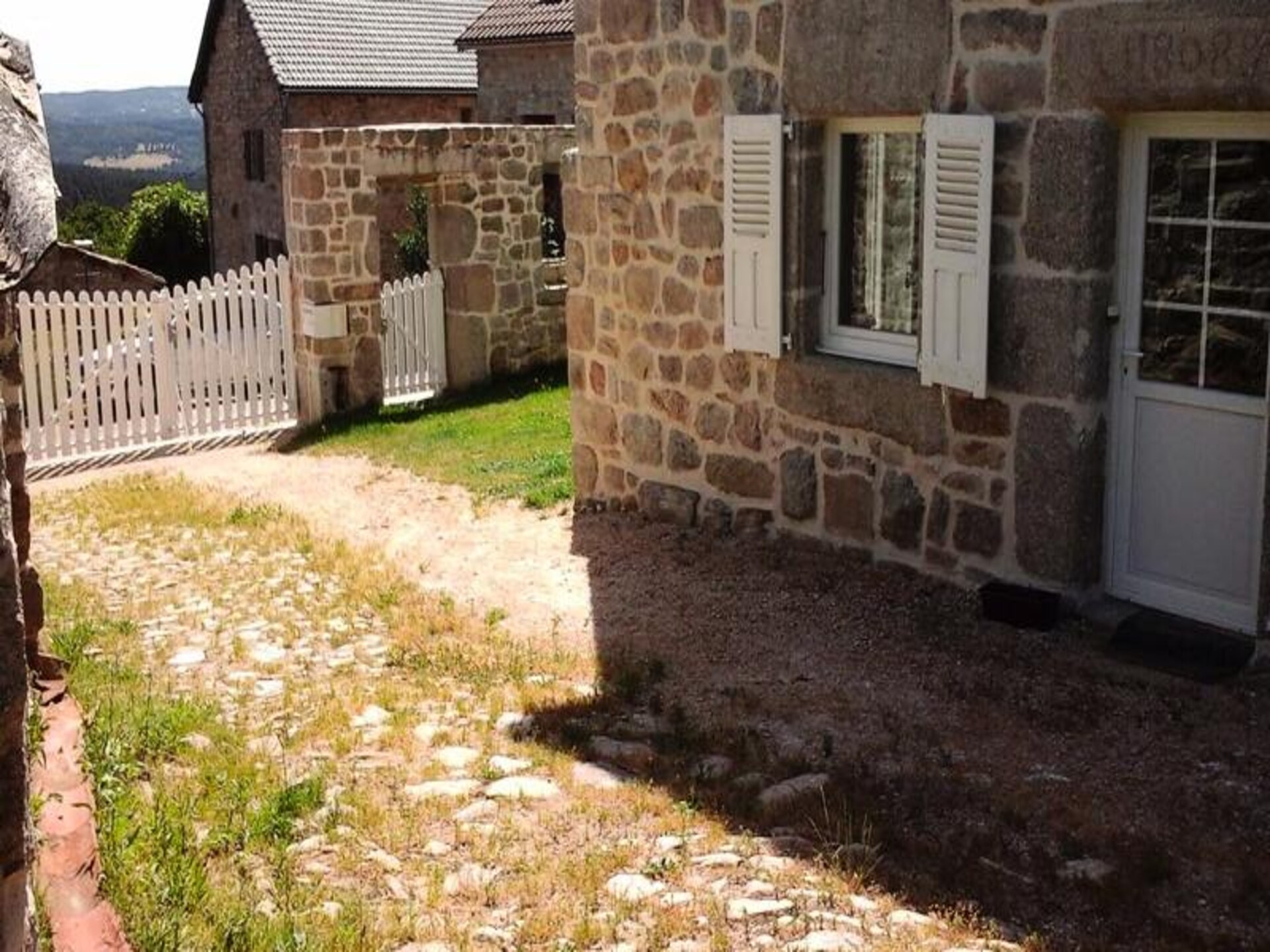 Authentiek vakantiehuis voor 8 met ommuurde tuin in St Léger du Malzieu - foto 23