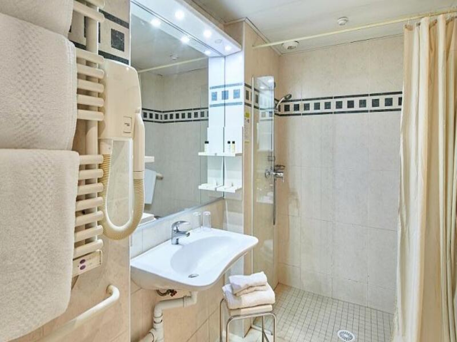 Studio op tuinniveau met terras, 400m van strand in Saint-Raphaël - foto 11