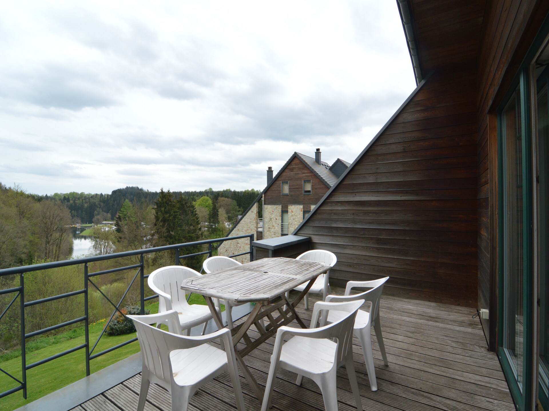 6-persoons appartement met tuin aan het meer van Robertville - foto 1