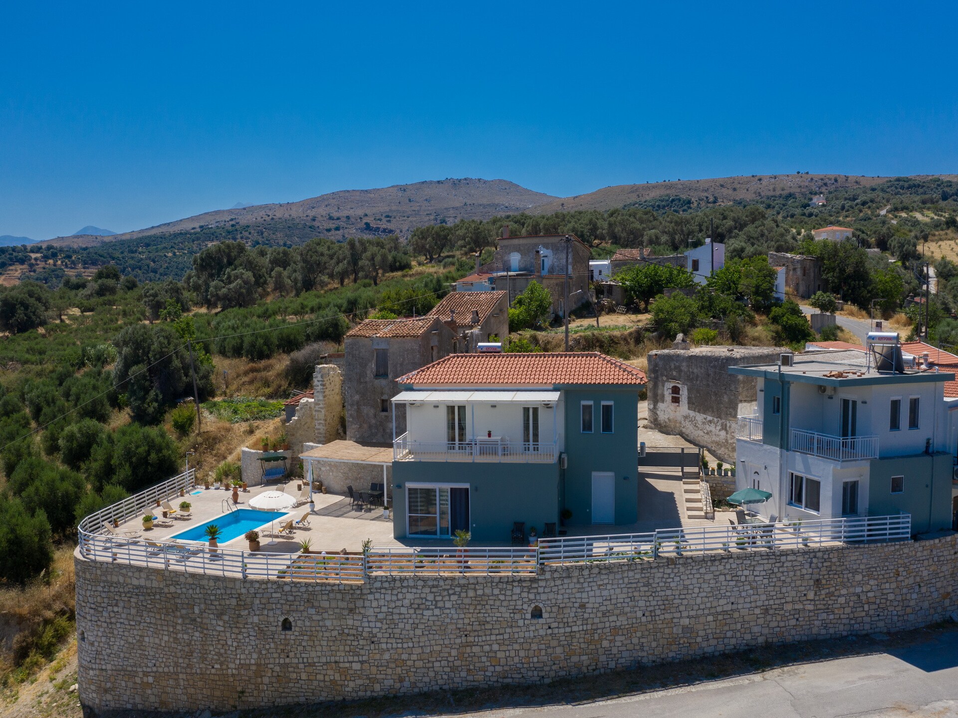 Moderne villa met privézwembad en uitzicht op zee bij Agia Triada - foto 22