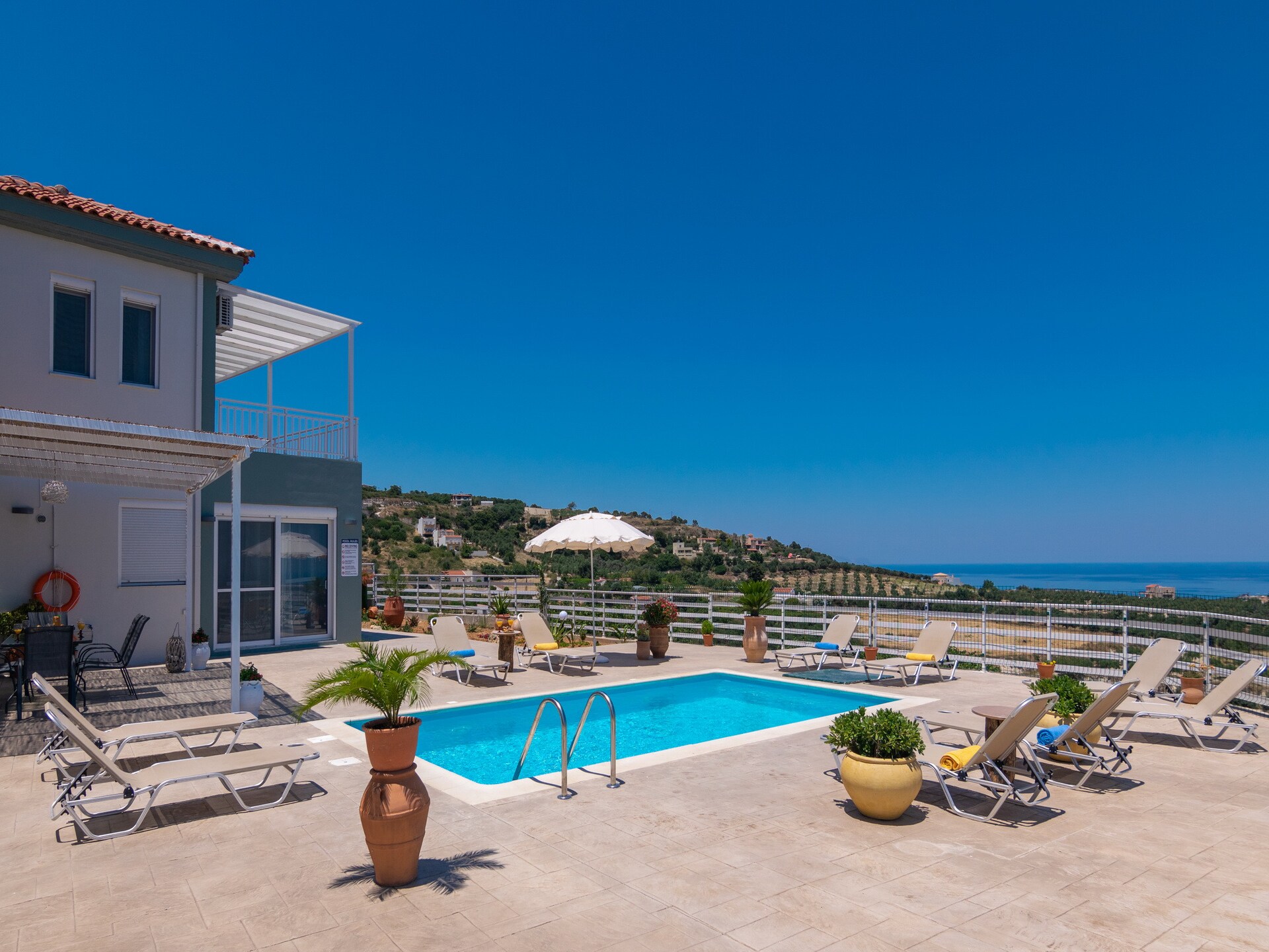 Moderne villa met privézwembad en uitzicht op zee bij Agia Triada - foto 1