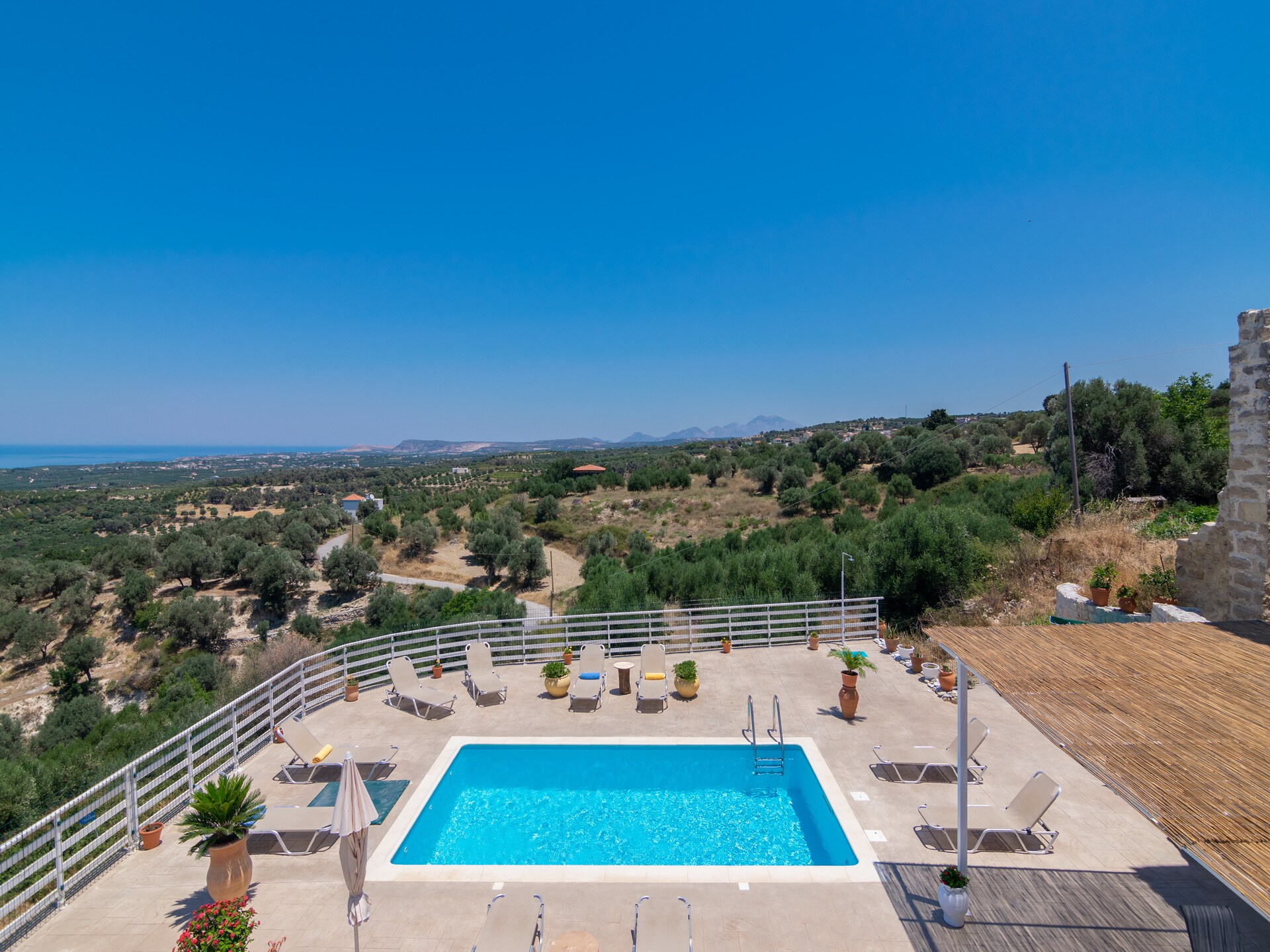 Moderne villa met privézwembad en uitzicht op zee bij Agia Triada - foto 8