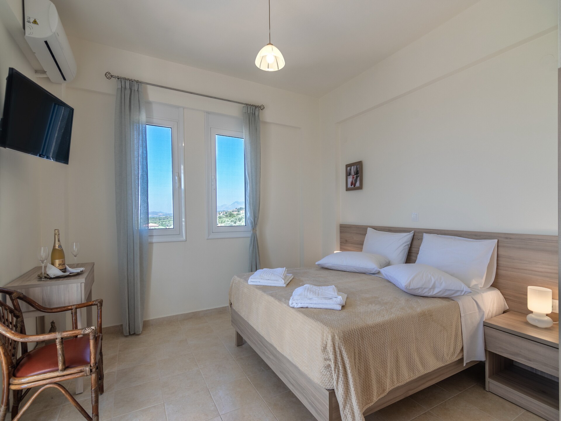 Moderne villa met privézwembad en uitzicht op zee bij Agia Triada - foto 2