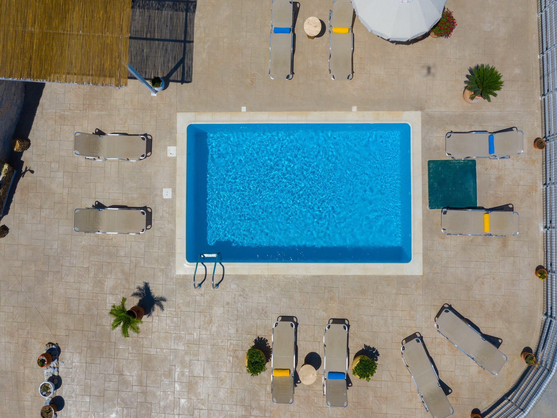 Moderne villa met privézwembad en uitzicht op zee bij Agia Triada - foto 7