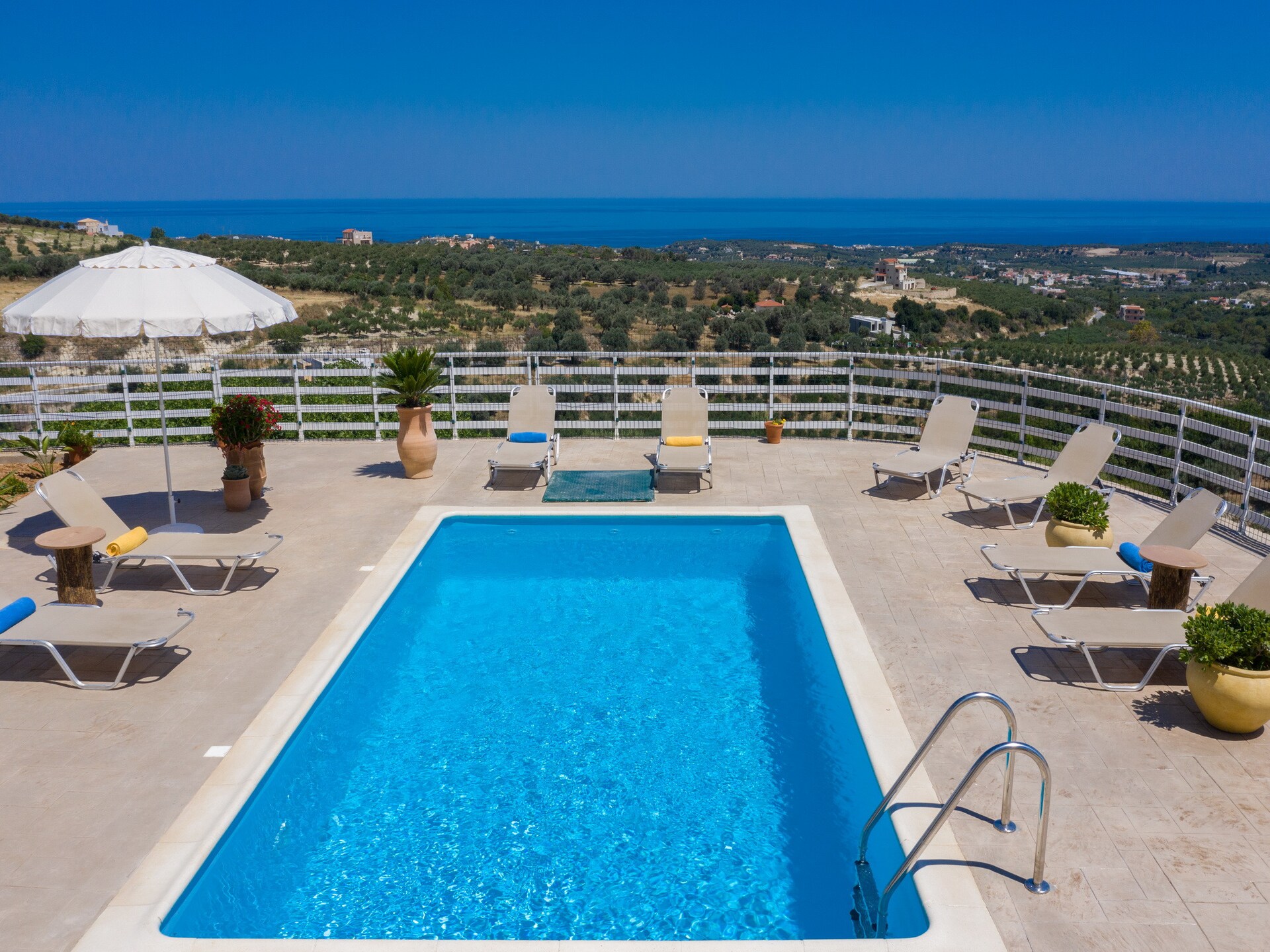 Moderne villa met privézwembad en uitzicht op zee bij Agia Triada - foto 6