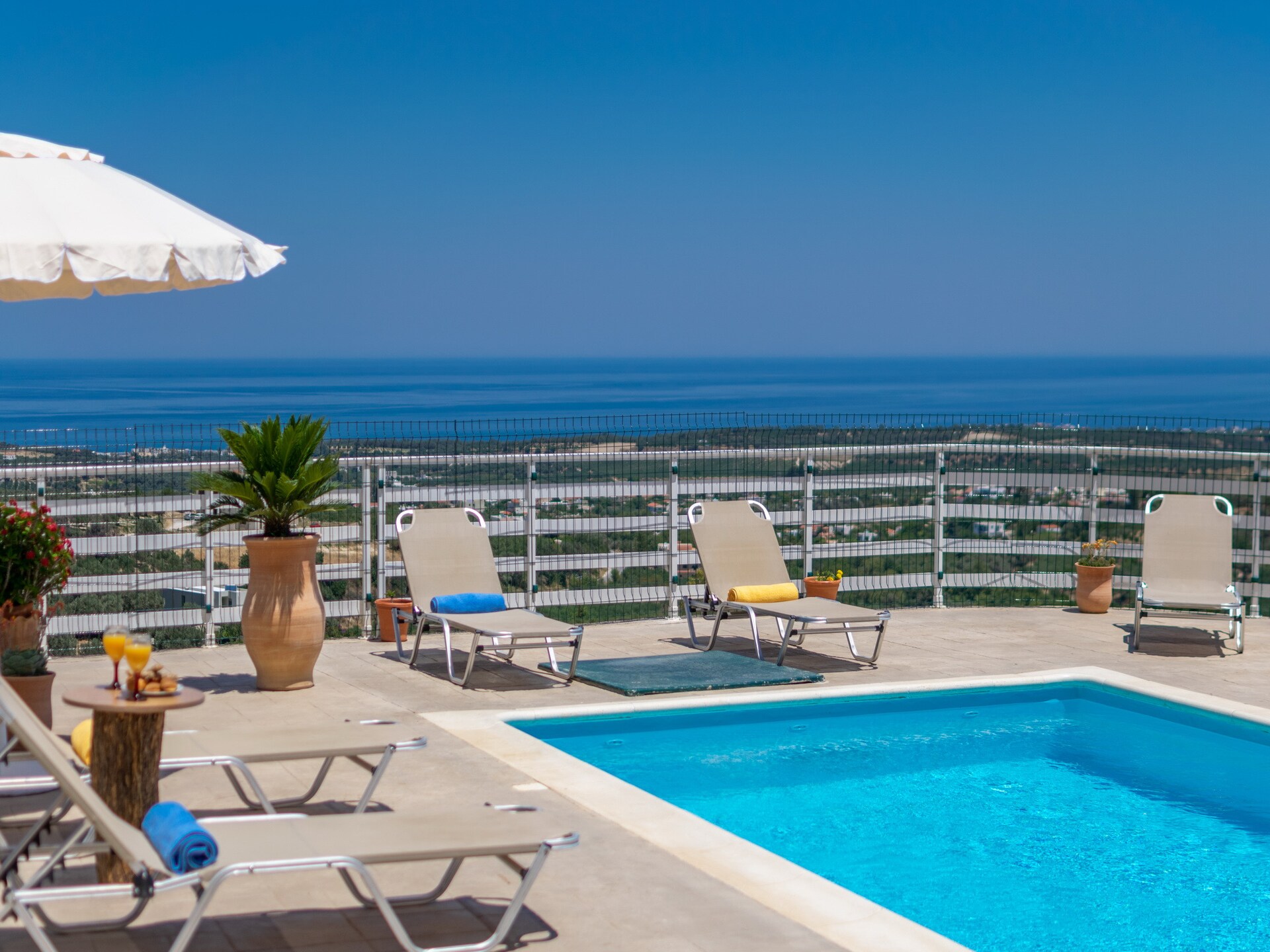 Moderne villa met privézwembad en uitzicht op zee bij Agia Triada - foto 11