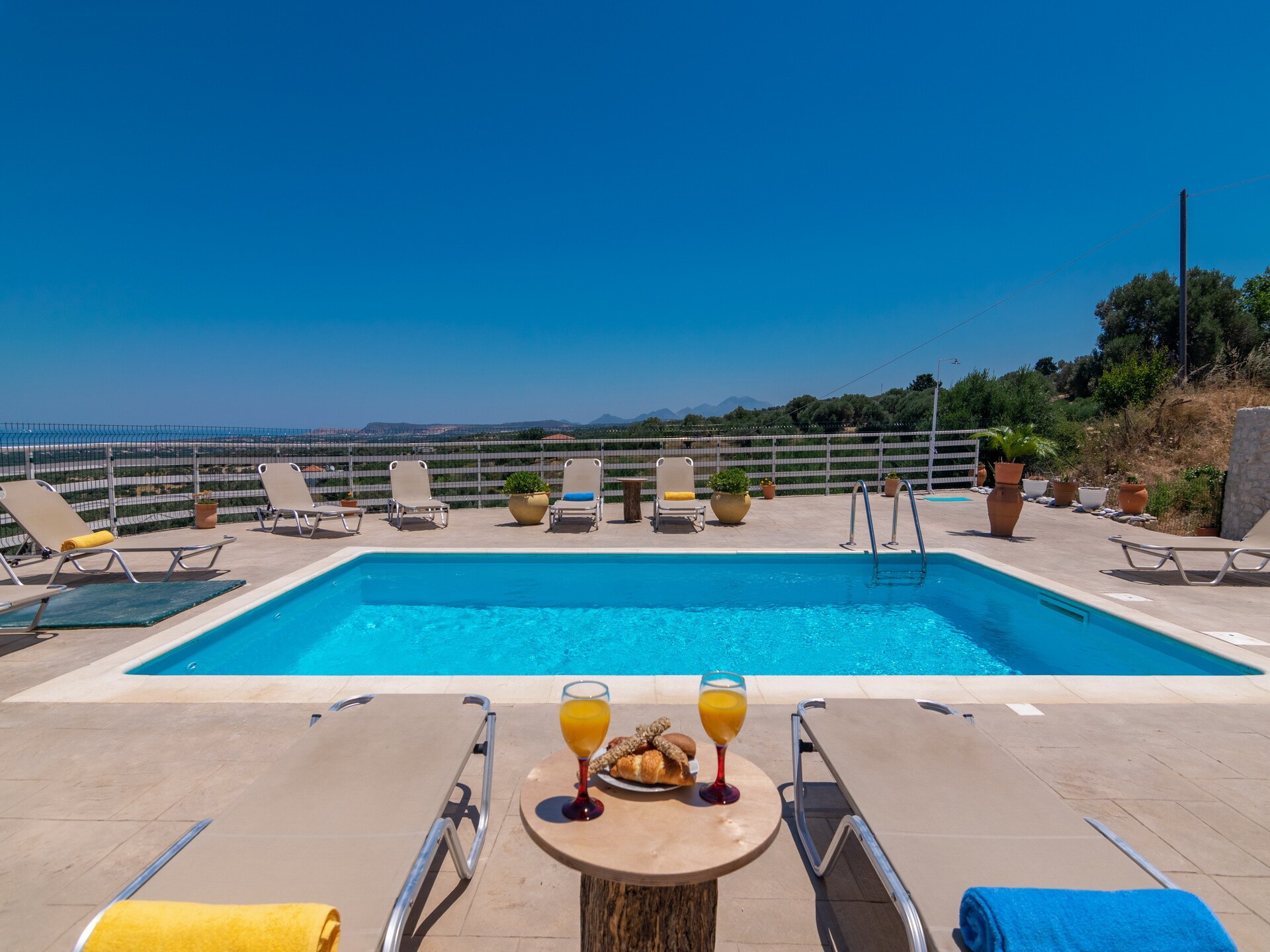 Moderne villa met privézwembad en uitzicht op zee bij Agia Triada - foto 9