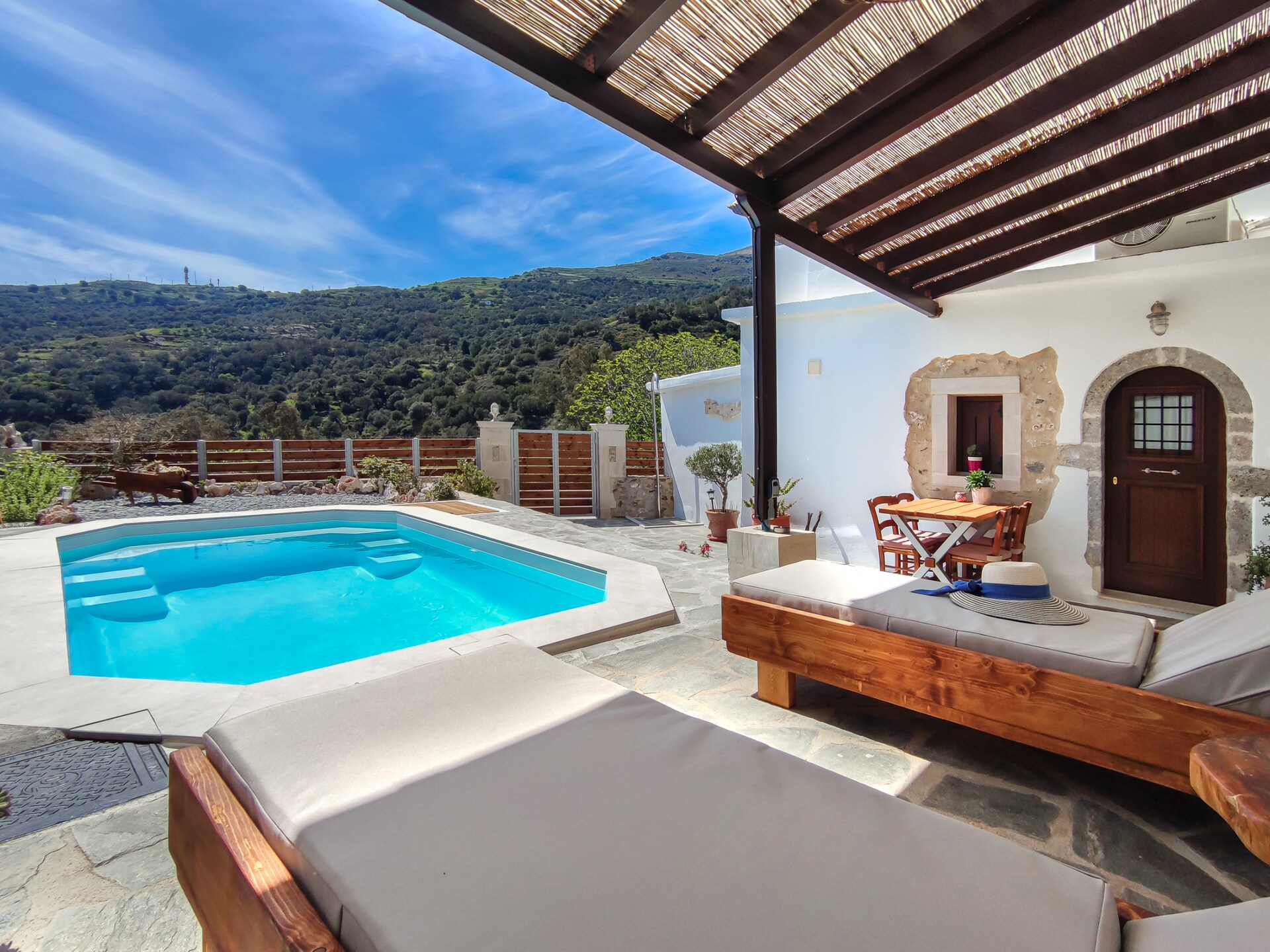 Cosmakis: Moderne villa met privézwembad dichtbij Korakas Beach, Kreta - foto 9