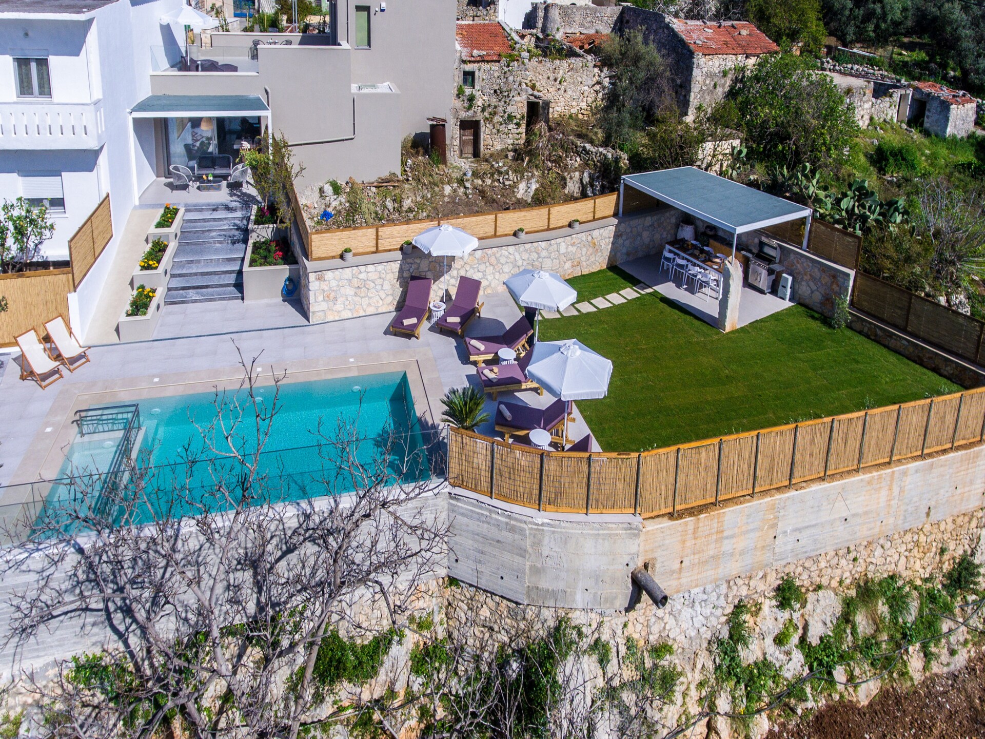 Moderne villa met privézwembad en uitzicht op zee en bergen in Gerani - foto 34