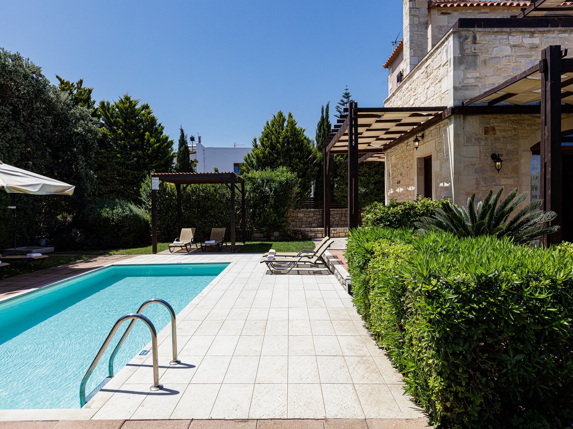 Villa Kali – Luxe villa met privézwembad op 350m van het strand - foto 12