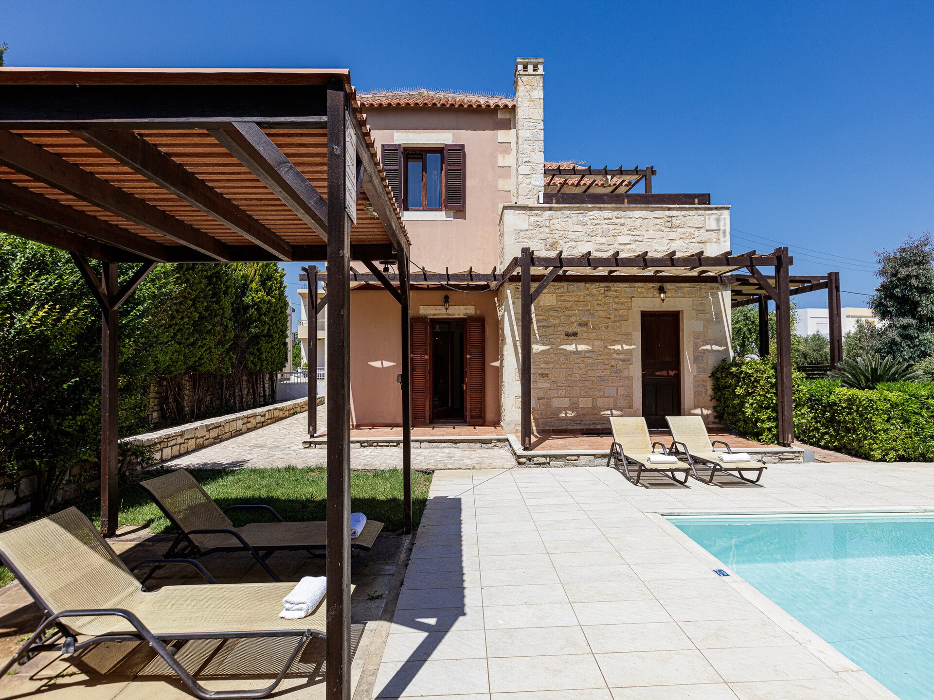 Villa Kali – Luxe villa met privézwembad op 350m van het strand - foto 1