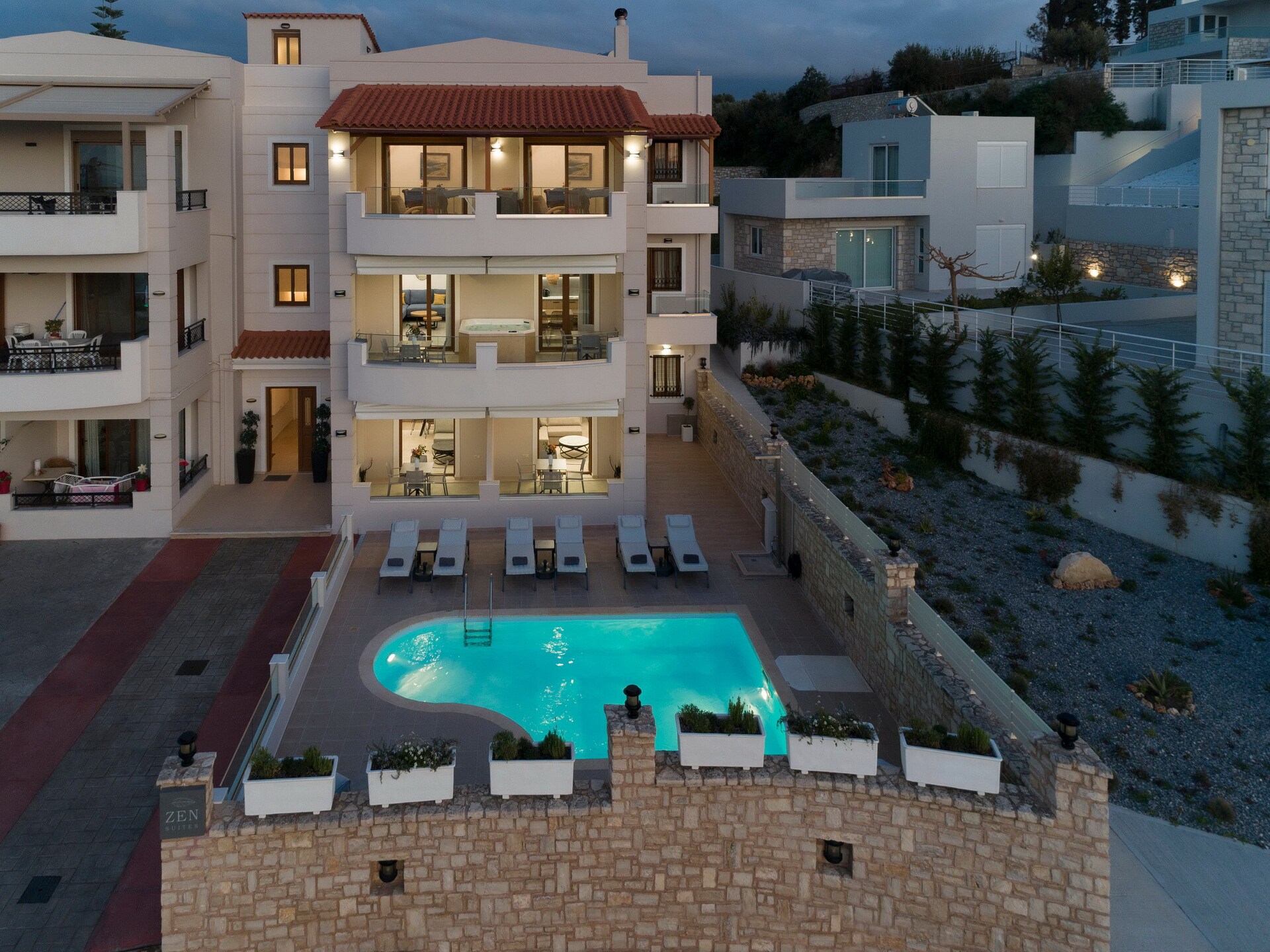 Zen Grande: Ruim appartement met 4 slaapkamers, tuin en zwembad nabij Rethymno - foto 1