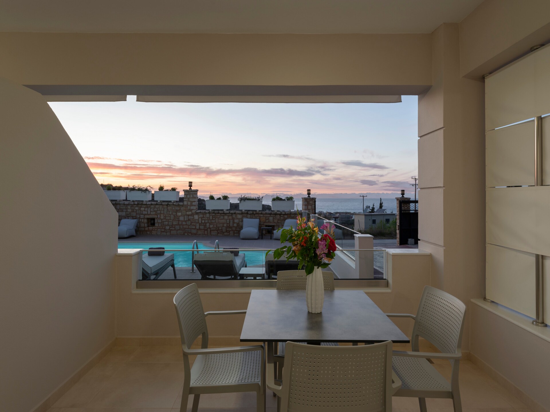 Zen Chic in Nea Magnisia: Appartement met zwembad en zeezicht - foto 5