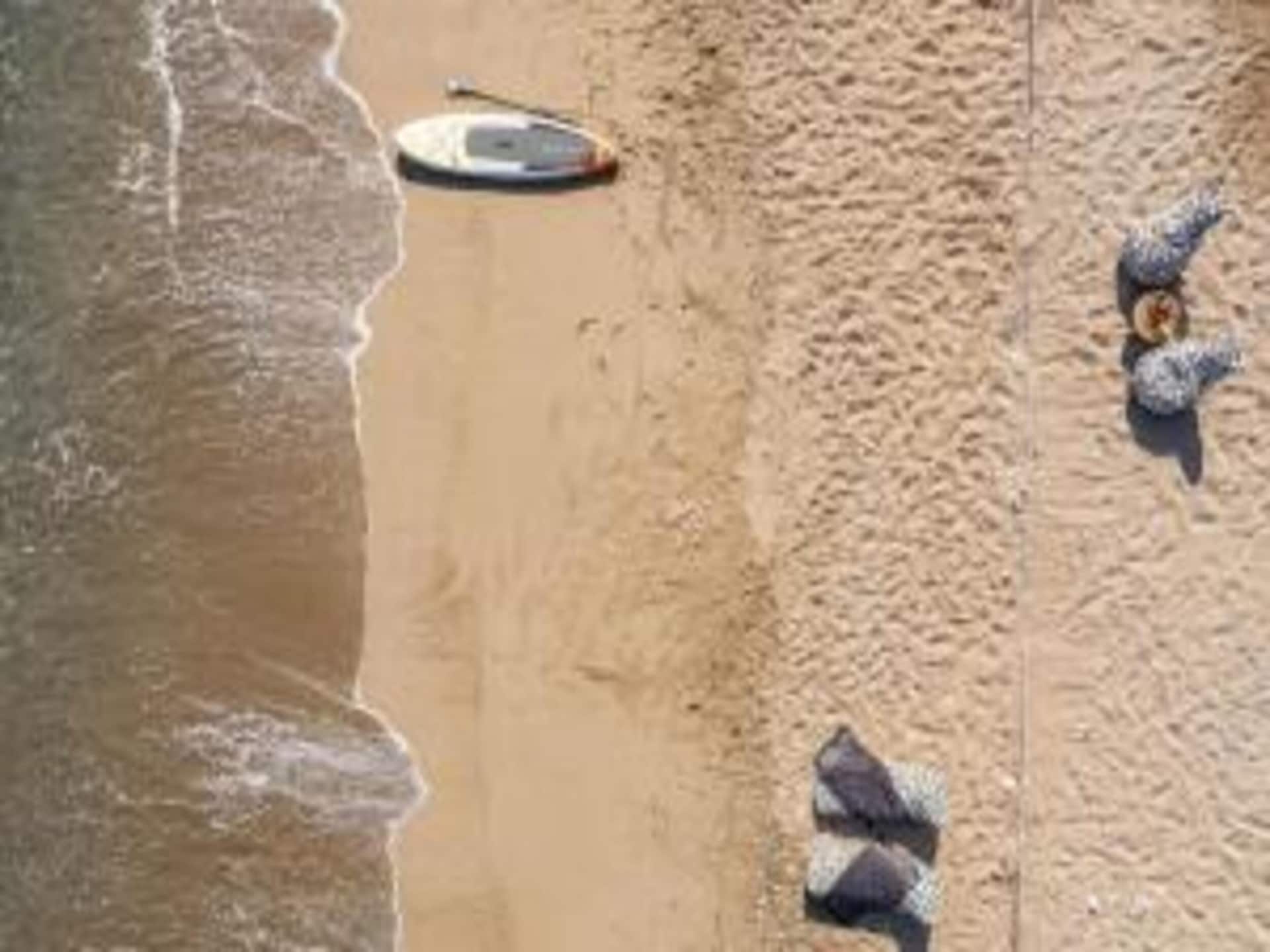 Moderne studio met zwembad en bergzicht op 300 meter van het strand - foto 27