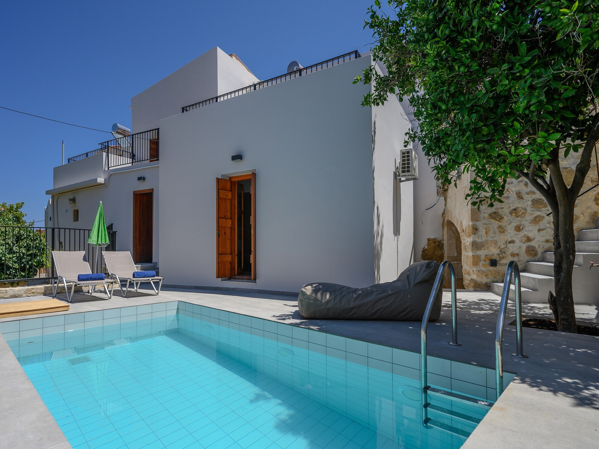 Lichtrijke villa met privézwembad en bergzicht bij Rethymnon - foto 8