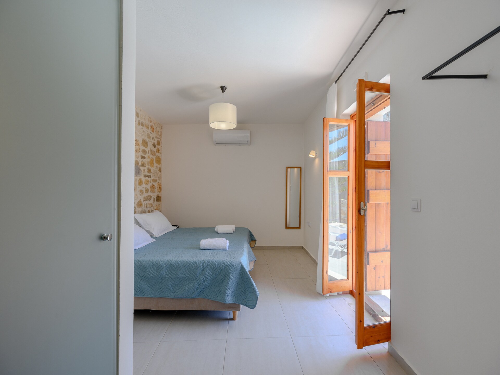Lichtrijke villa met privézwembad en bergzicht bij Rethymnon - foto 17