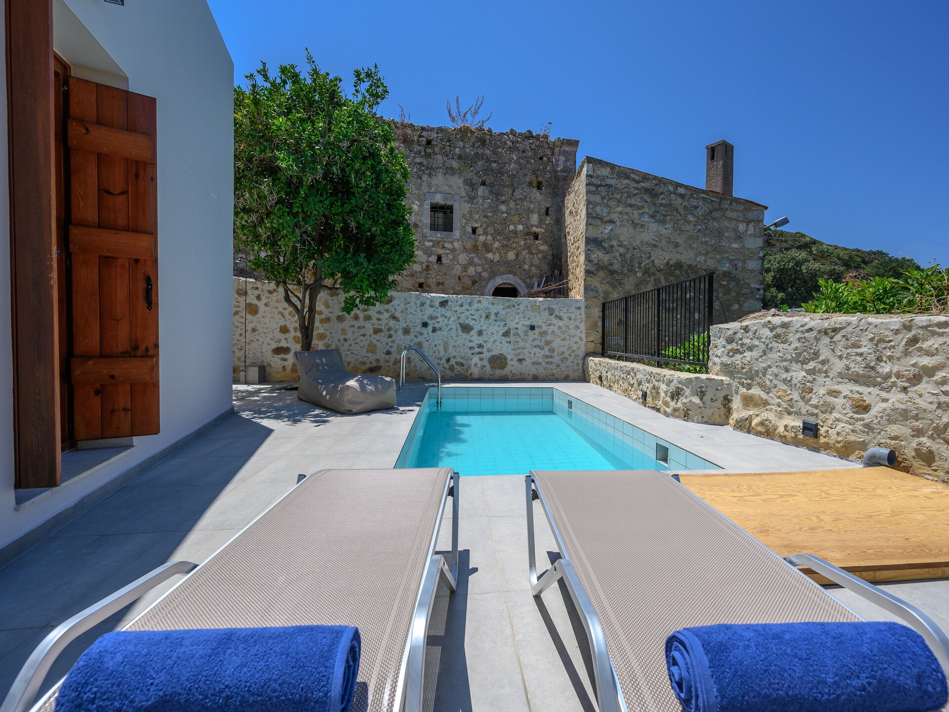 Lichtrijke villa met privézwembad en bergzicht bij Rethymnon - foto 9