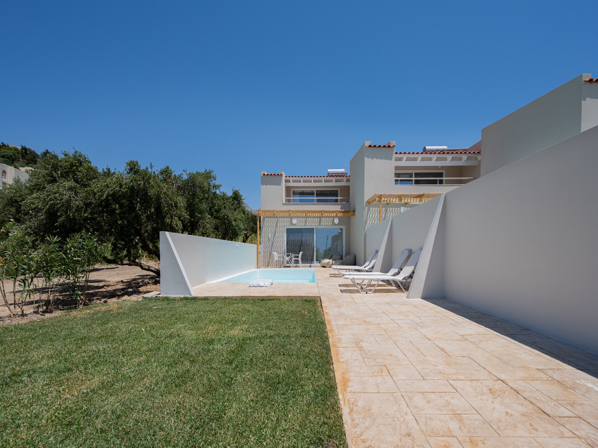 Aan het strand: Luxe villa met privézwembad in Damnoni - foto 1