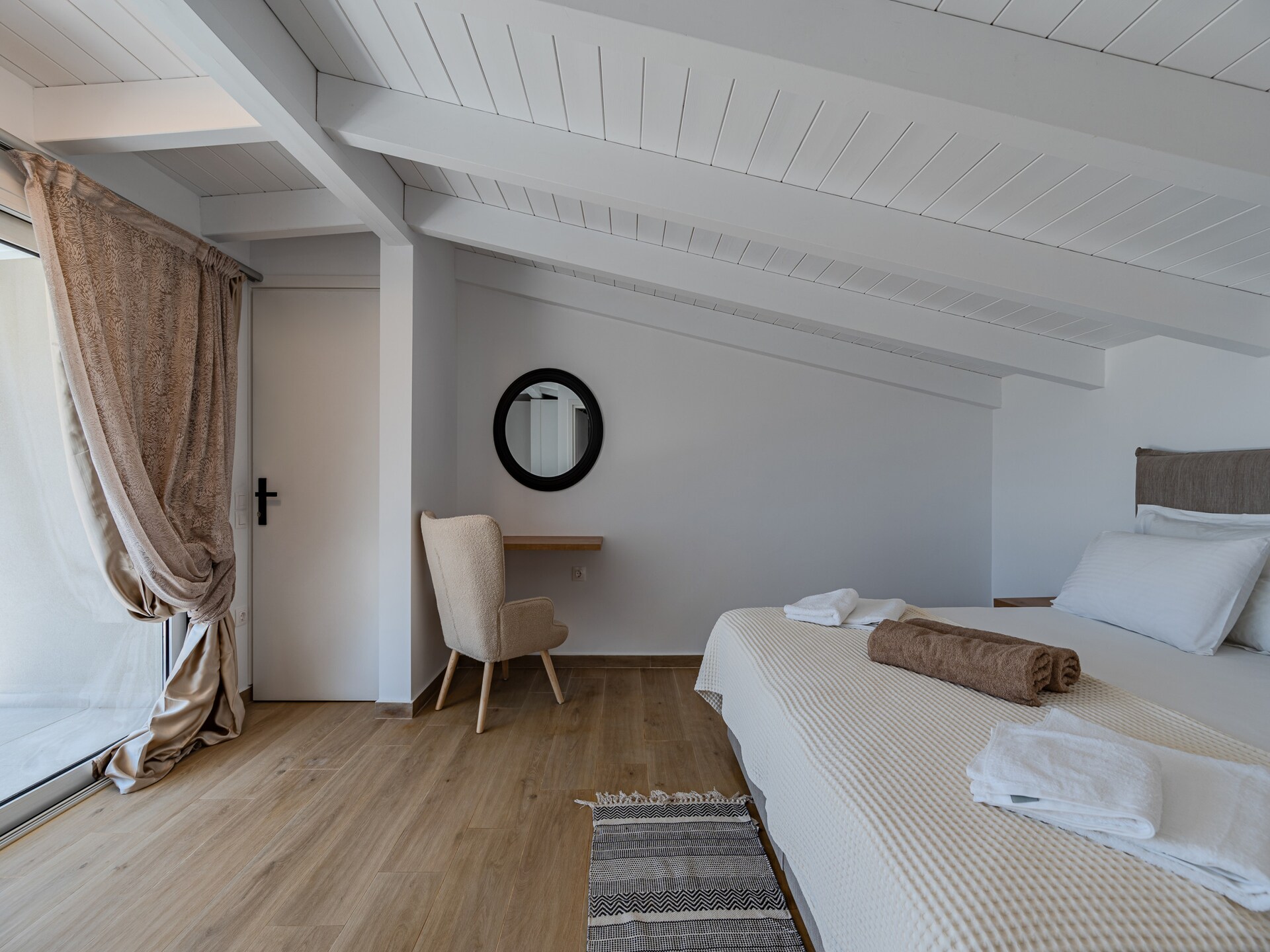Aan het strand: Luxe villa met privézwembad in Damnoni - foto 13