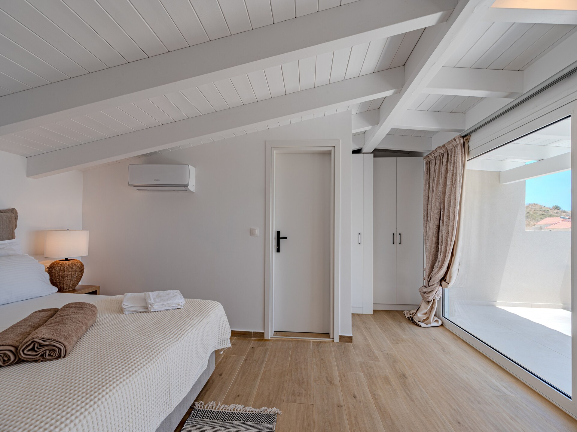 Aan het strand: Luxe villa met privézwembad in Damnoni - foto 15