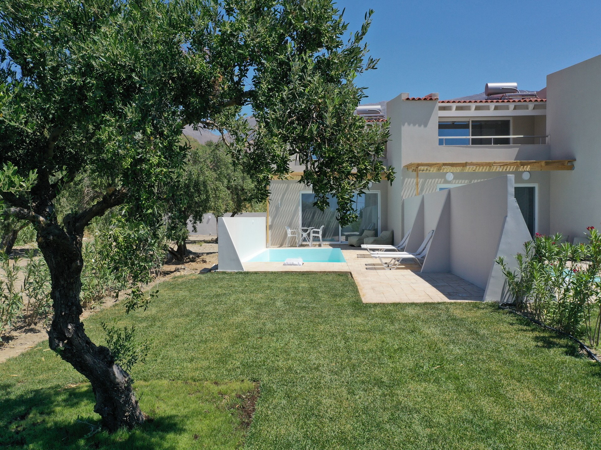 Aan het strand: Luxe villa met privézwembad in Damnoni - foto 24