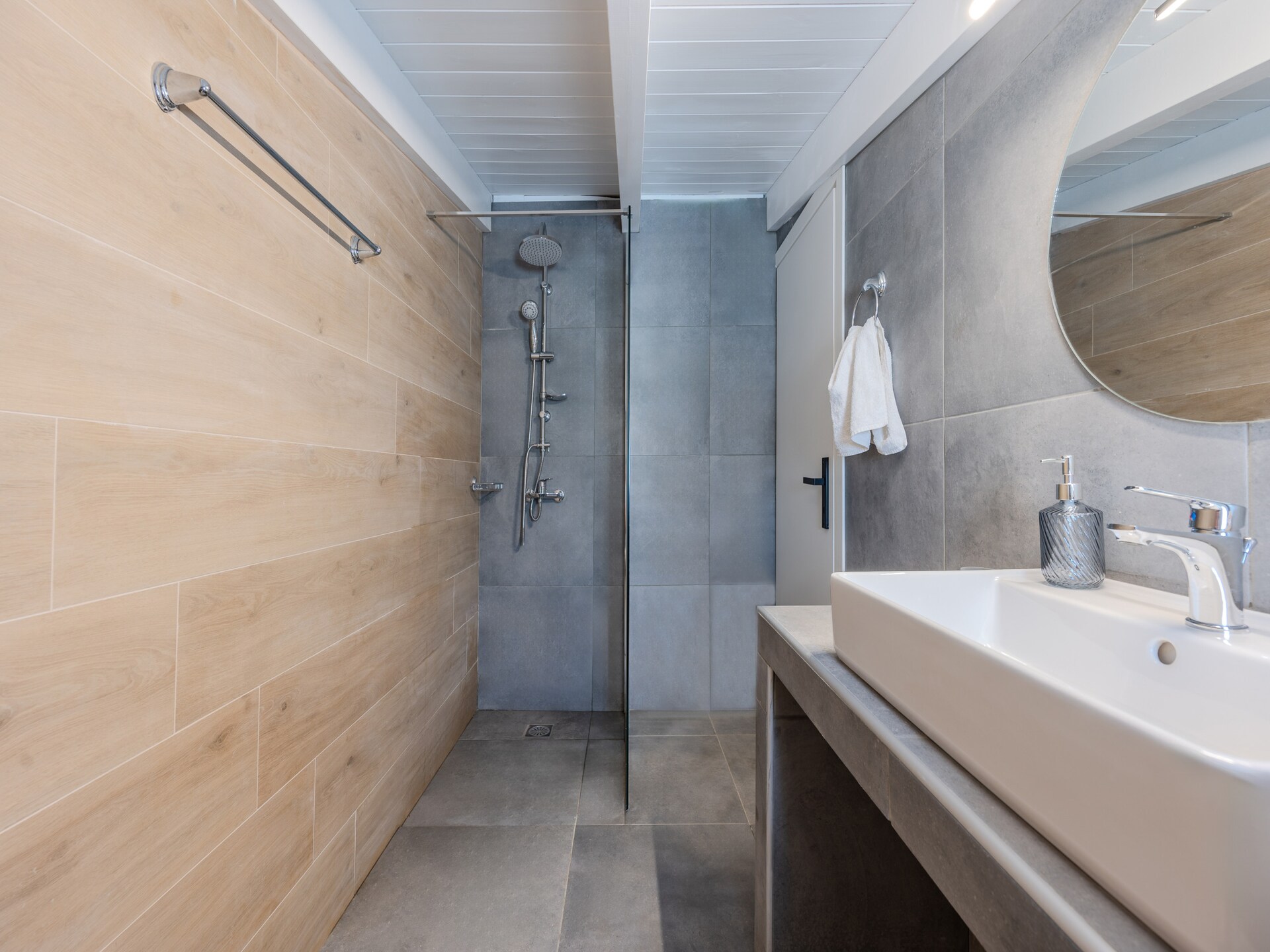 Aan het strand: Luxe villa met privézwembad in Damnoni - foto 18
