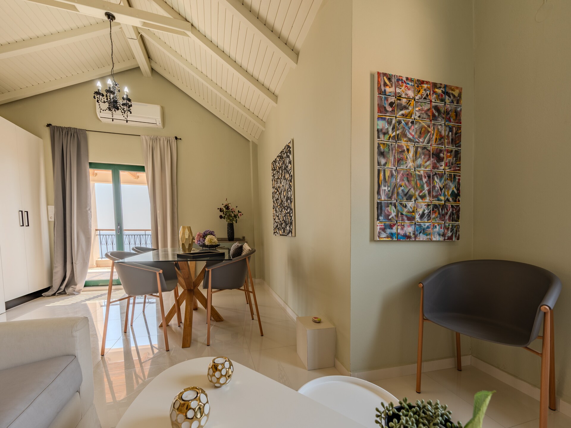 Ruim vakantiehuis met privézwembad en uitzicht op zee en bergen - foto 11