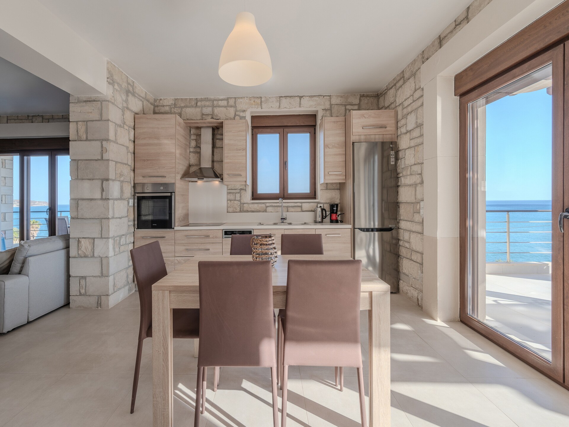 Zonovergoten villa op 50 meter van het strand in Keratokambos - foto 3