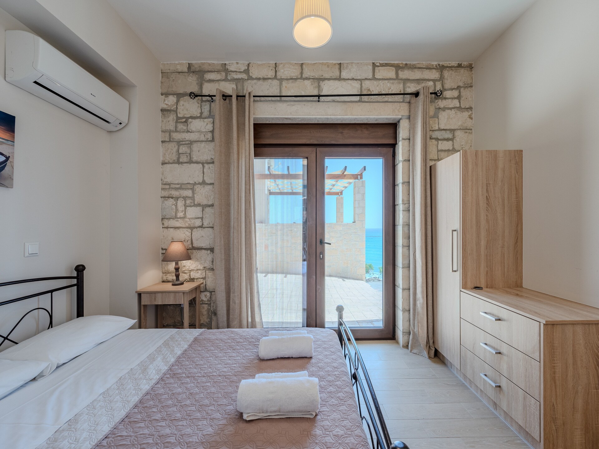 Zonovergoten villa op 50 meter van het strand in Keratokambos - foto 11