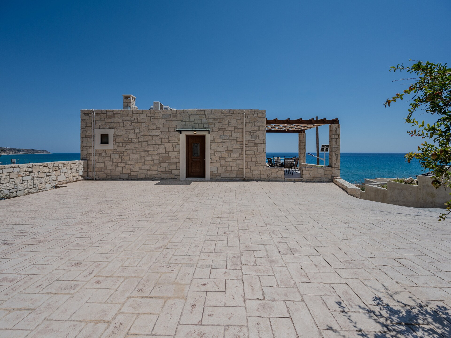 Zonovergoten villa op 50 meter van het strand in Keratokambos - foto 29