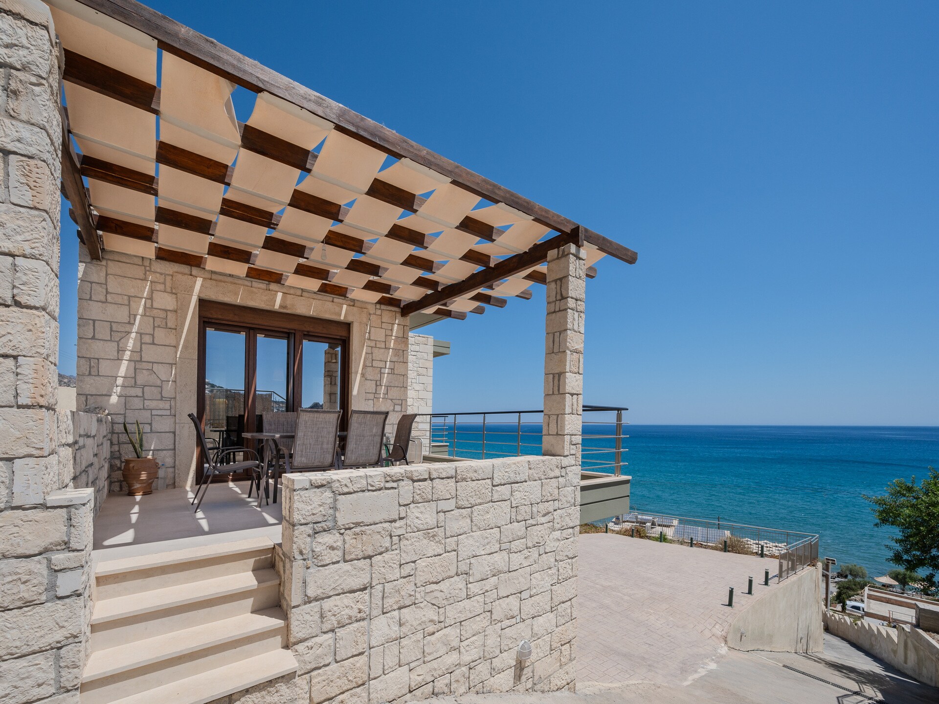 Lichtrijke villa op 50 meter van het strand in Keratokambos - foto 21